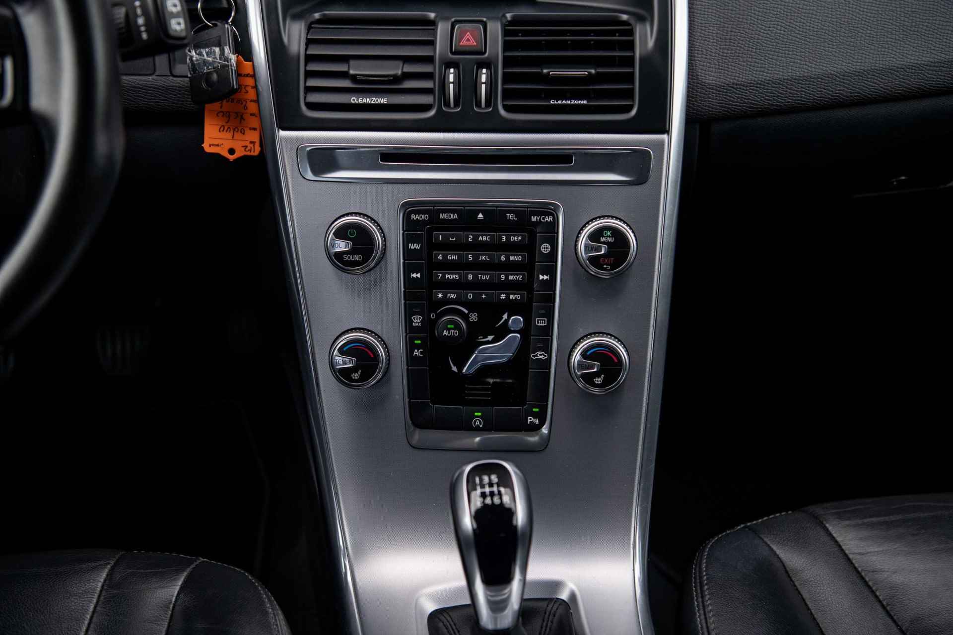 Volvo XC60 2.0 D3 FWD Summum Fin. € 337 p/m | Elektrische bestuurdersstoel met geheugen | Leer | Stoelverwarming | Act. Bochtverlichting | Parkeersensoren V+ A | Verwarmbare Voorruit | All-Seasons | - 14/32
