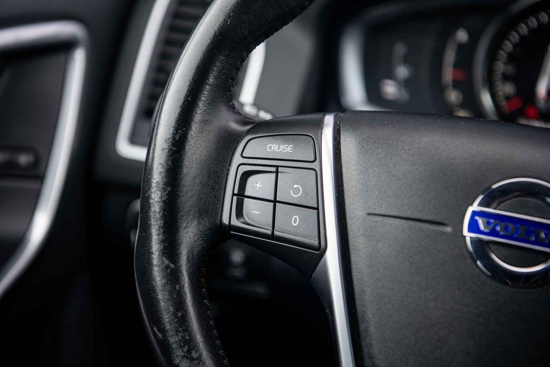 Volvo XC60 2.0 D3 FWD Summum Fin. € 337 p/m | Elektrische bestuurdersstoel met geheugen | Leer | Stoelverwarming | Act. Bochtverlichting | Parkeersensoren V+ A | Verwarmbare Voorruit | All-Seasons | - 22/32