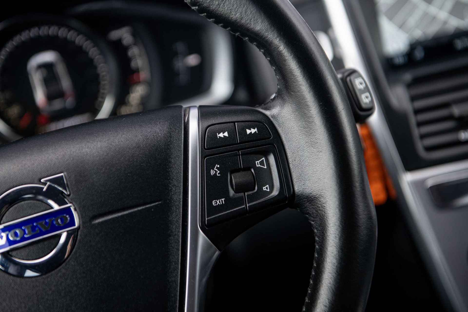 Volvo XC60 2.0 D3 FWD Summum Fin. € 337 p/m | Elektrische bestuurdersstoel met geheugen | Leer | Stoelverwarming | Act. Bochtverlichting | Parkeersensoren V+ A | Verwarmbare Voorruit | All-Seasons | - 23/32