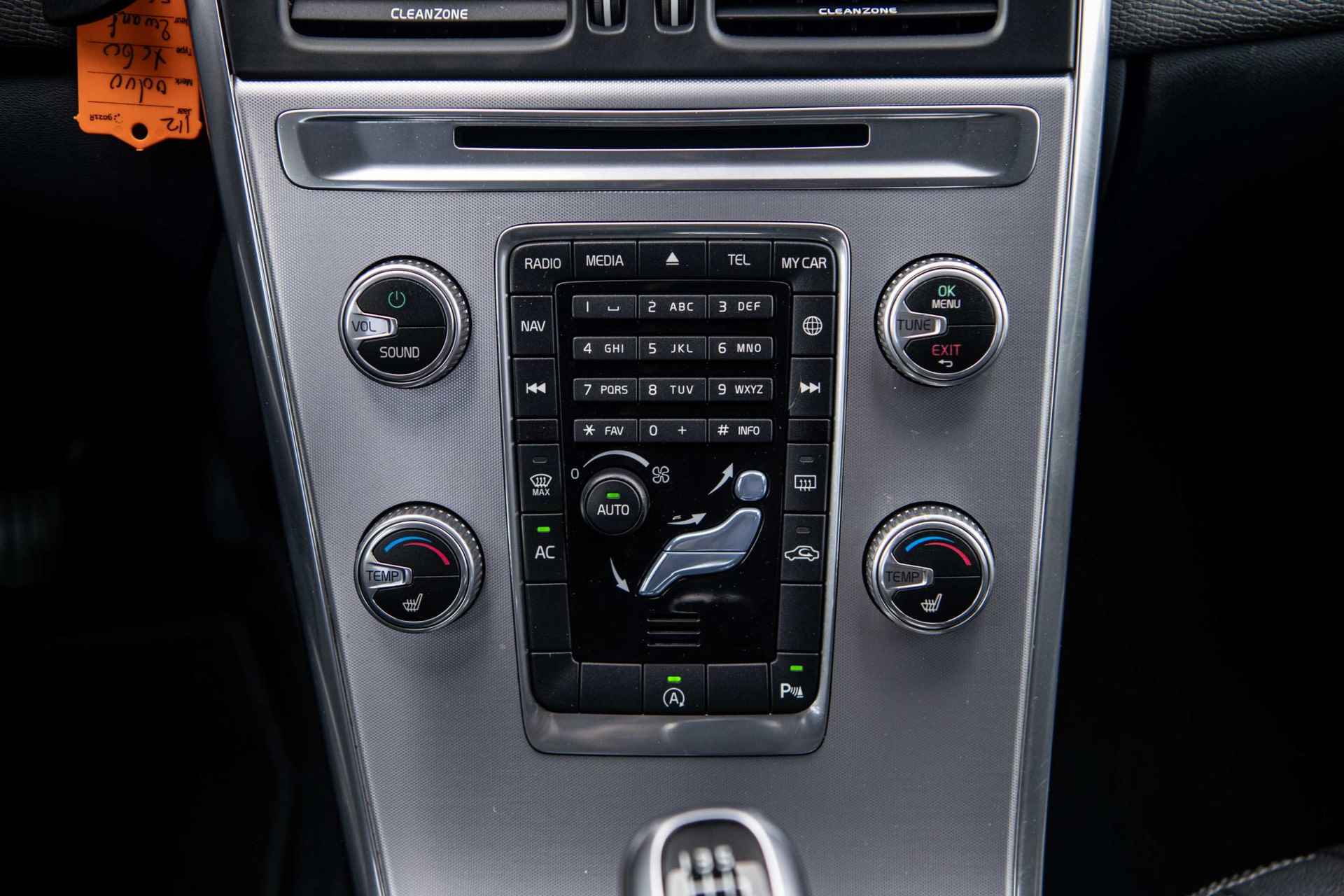 Volvo XC60 2.0 D3 FWD Summum Fin. € 337 p/m | Elektrische bestuurdersstoel met geheugen | Leer | Stoelverwarming | Act. Bochtverlichting | Parkeersensoren V+ A | Verwarmbare Voorruit | All-Seasons | - 24/32