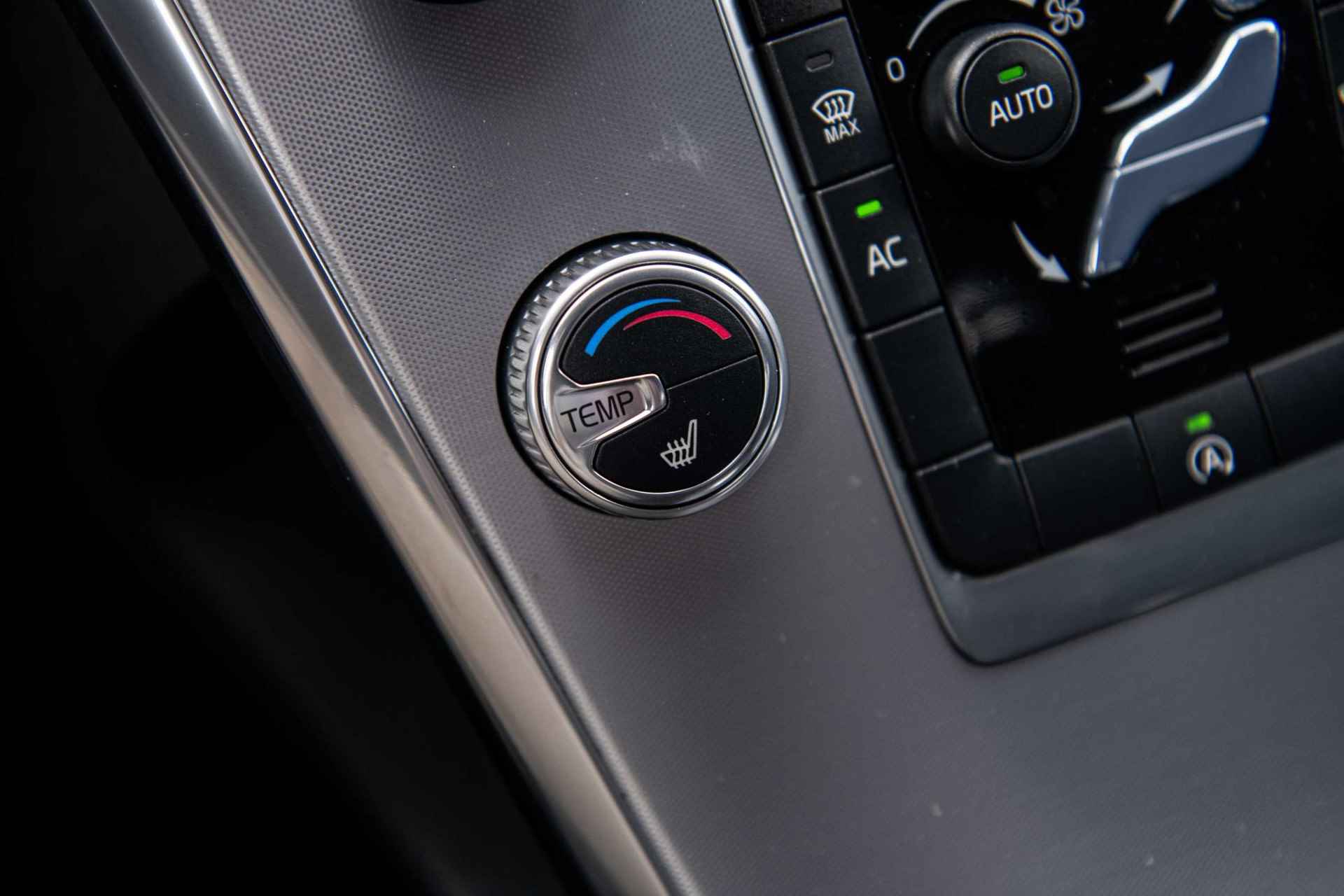 Volvo XC60 2.0 D3 FWD Summum Fin. € 337 p/m | Elektrische bestuurdersstoel met geheugen | Leer | Stoelverwarming | Act. Bochtverlichting | Parkeersensoren V+ A | Verwarmbare Voorruit | All-Seasons | - 26/32
