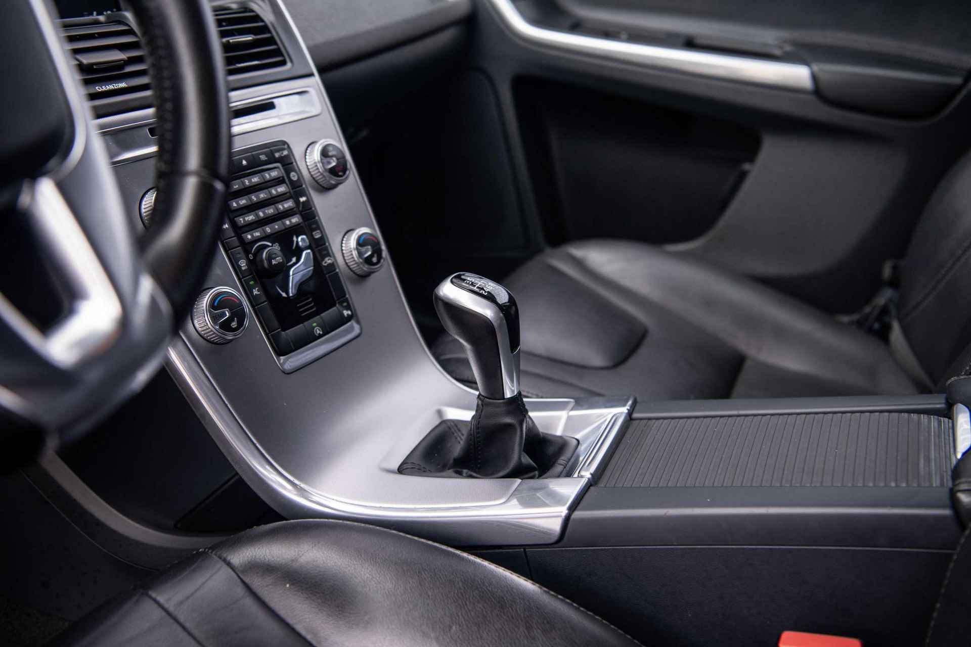 Volvo XC60 2.0 D3 FWD Summum Fin. € 337 p/m | Elektrische bestuurdersstoel met geheugen | Leer | Stoelverwarming | Act. Bochtverlichting | Parkeersensoren V+ A | Verwarmbare Voorruit | All-Seasons | - 29/32