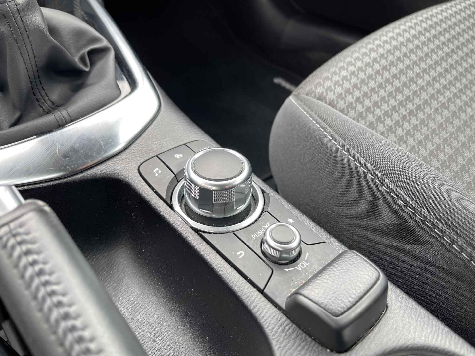 Mazda 2 1.5 Skyactiv-G Dynamic+ | Navigatie | Cruise Control | Airco | Park. Sensor | Bluetooth Tel. | 16'' Velgen | Rijklaarprijs! - 21/27