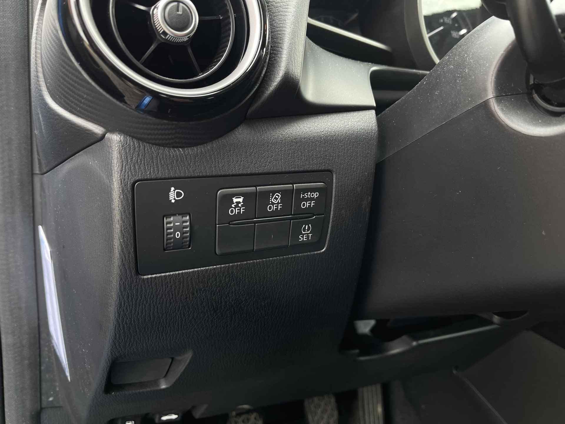 Mazda 2 1.5 Skyactiv-G Dynamic+ | Navigatie | Cruise Control | Airco | Park. Sensor | Bluetooth Tel. | 16'' Velgen | Rijklaarprijs! - 23/27