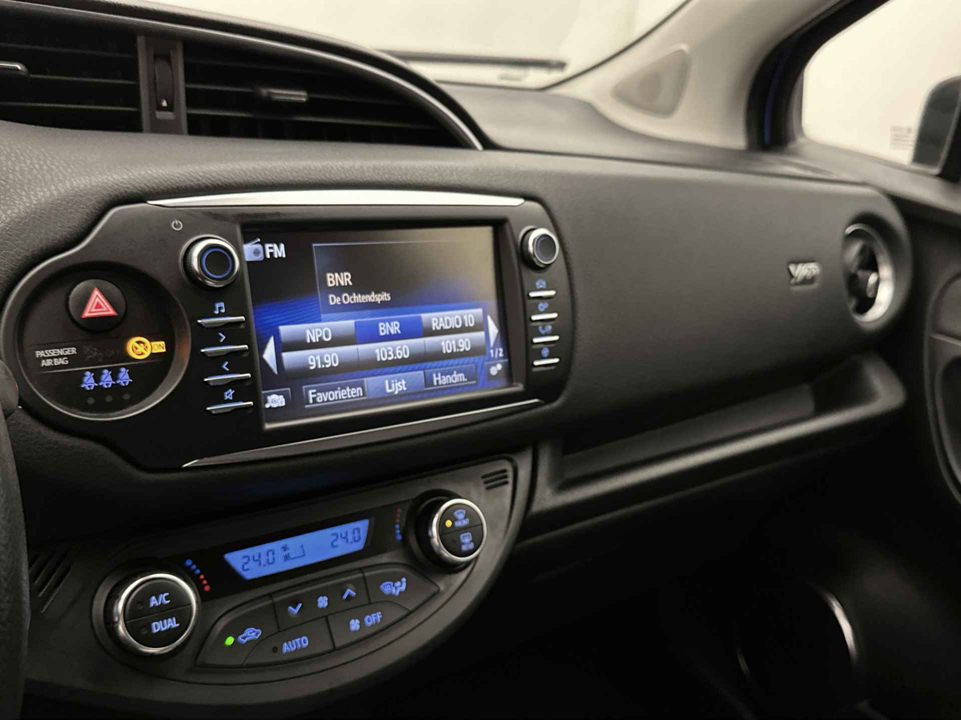 Toyota Yaris 1.5 Hybrid Dynamic Limited | Camera | Navigatie | Climate Control | Cruise Control | LM velgen | - 10/41