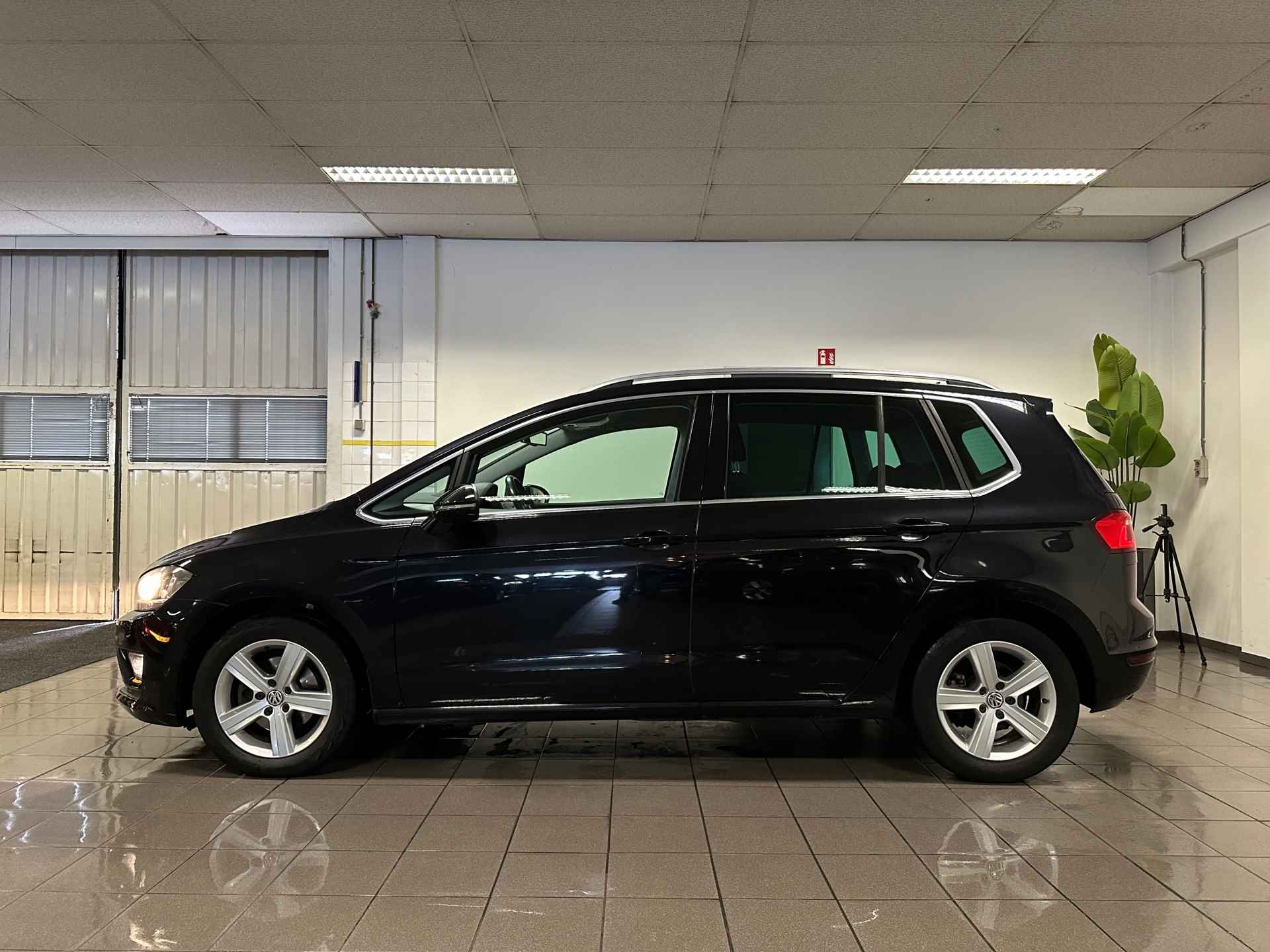 Volkswagen Golf Sportsvan 1.4 TSI Highline * Automaat / Navigatie / Trekhaak / Cruise control / NL Auto * - 2/22