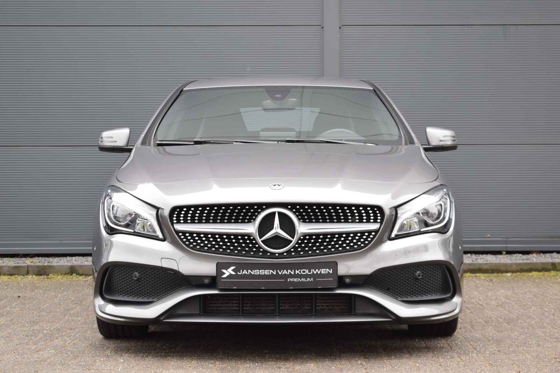 Mercedes-Benz CLA-klasse 180 AUT / AMG-Line / Clima / Camera / LED - 2/61