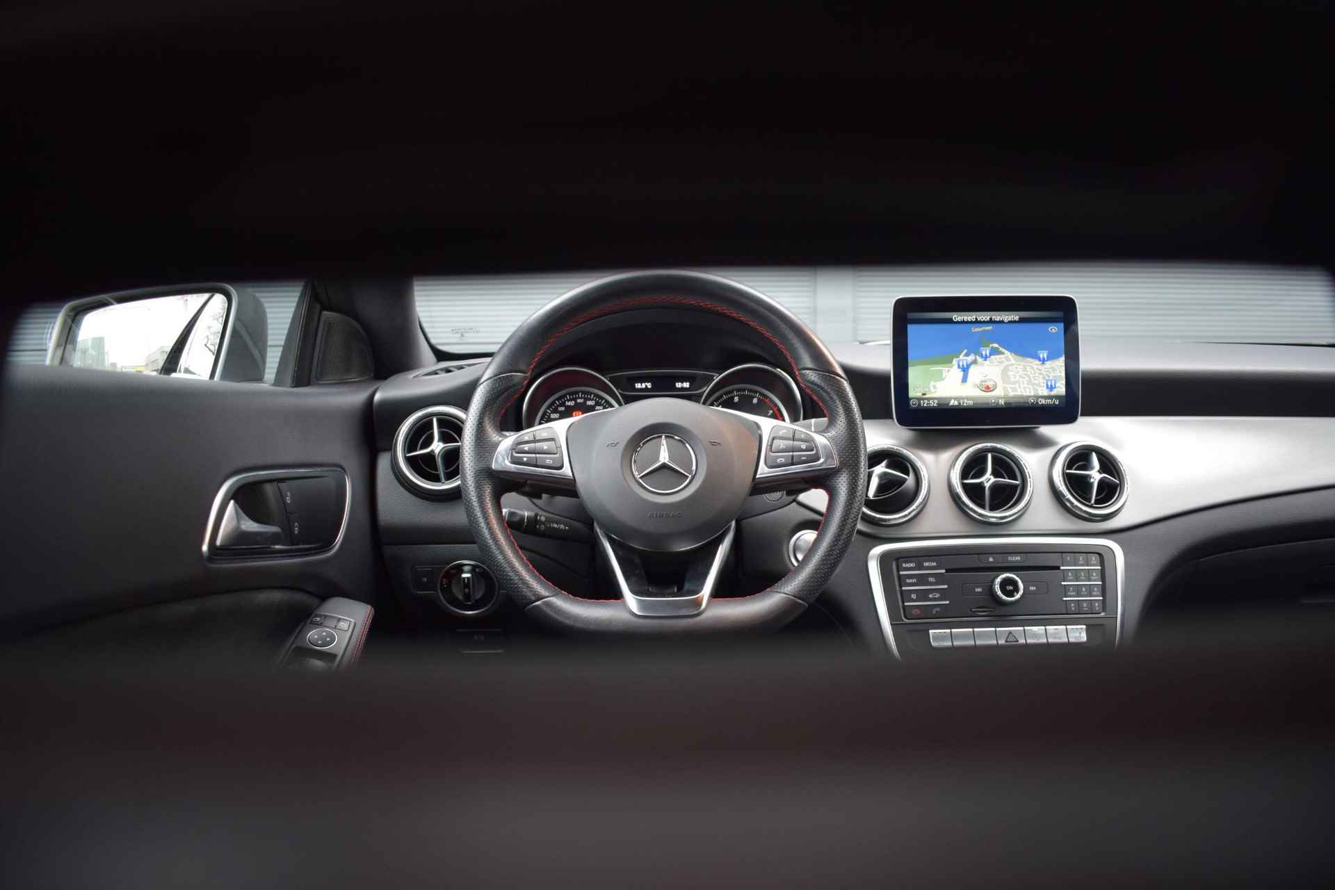 Mercedes-Benz CLA-klasse 180 AUT / AMG-Line / Clima / Camera / LED - 16/61