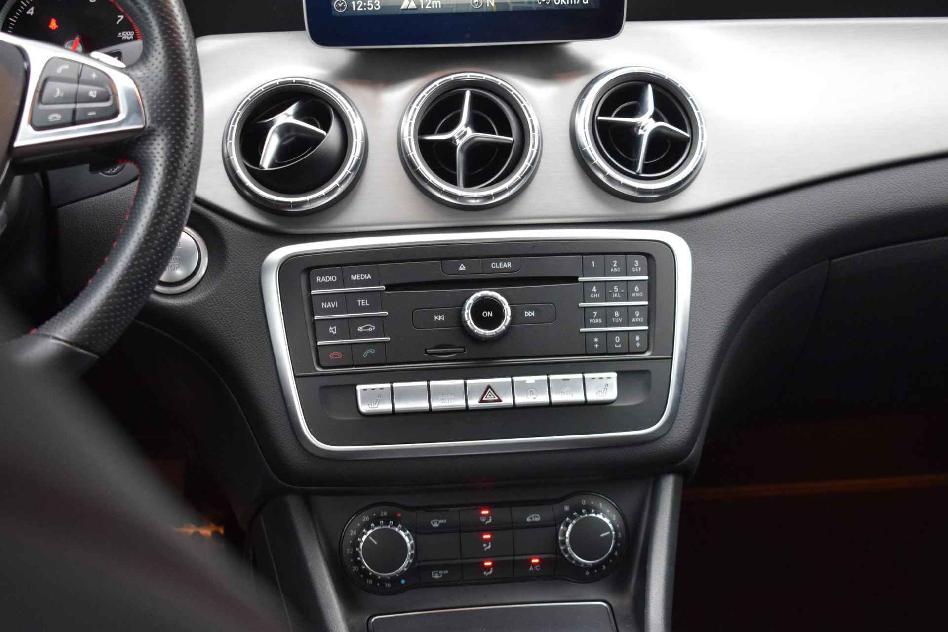 Mercedes-Benz CLA-klasse 180 AUT / AMG-Line / Clima / Camera / LED - 17/61