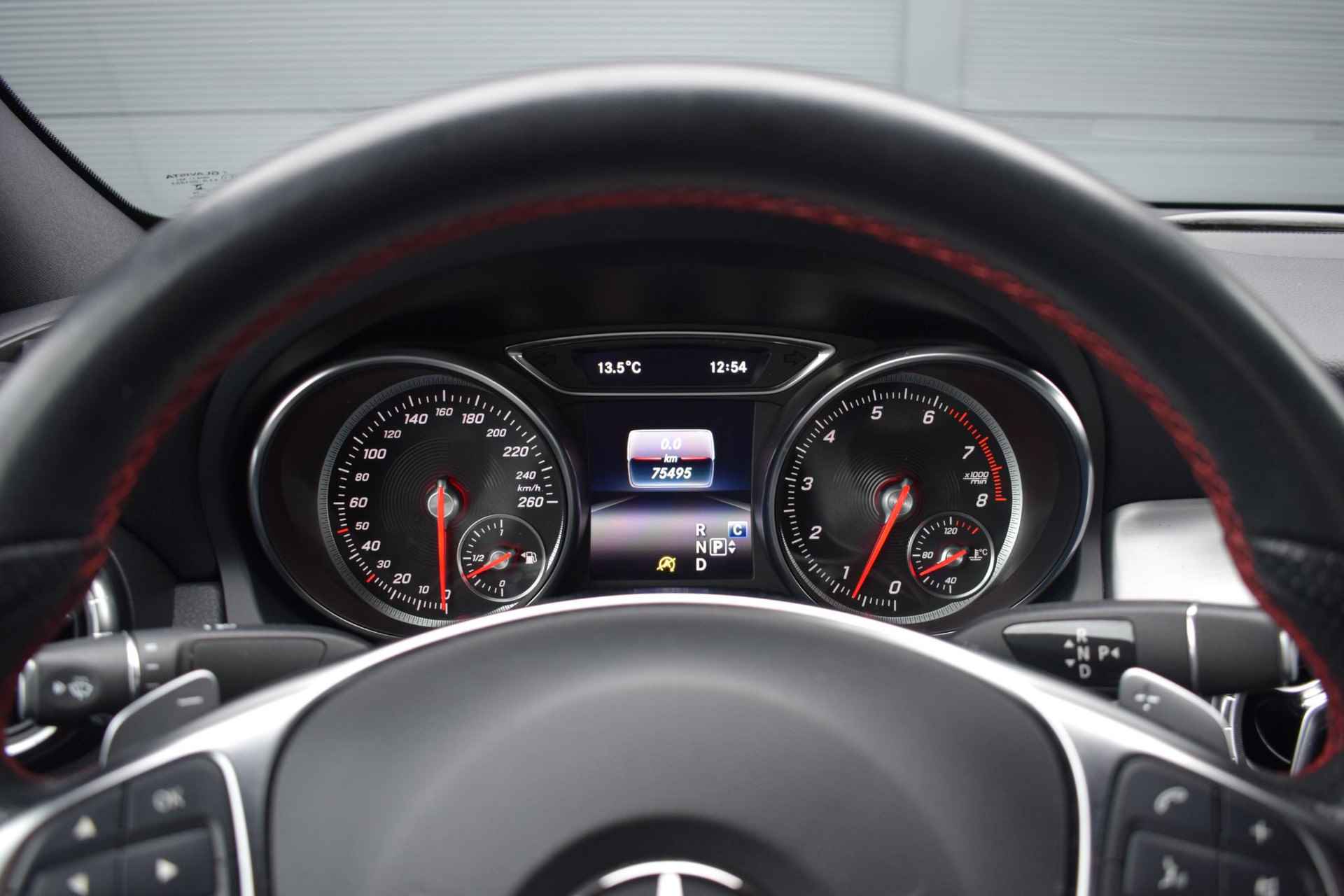 Mercedes-Benz CLA-klasse 180 AUT / AMG-Line / Clima / Camera / LED - 24/61