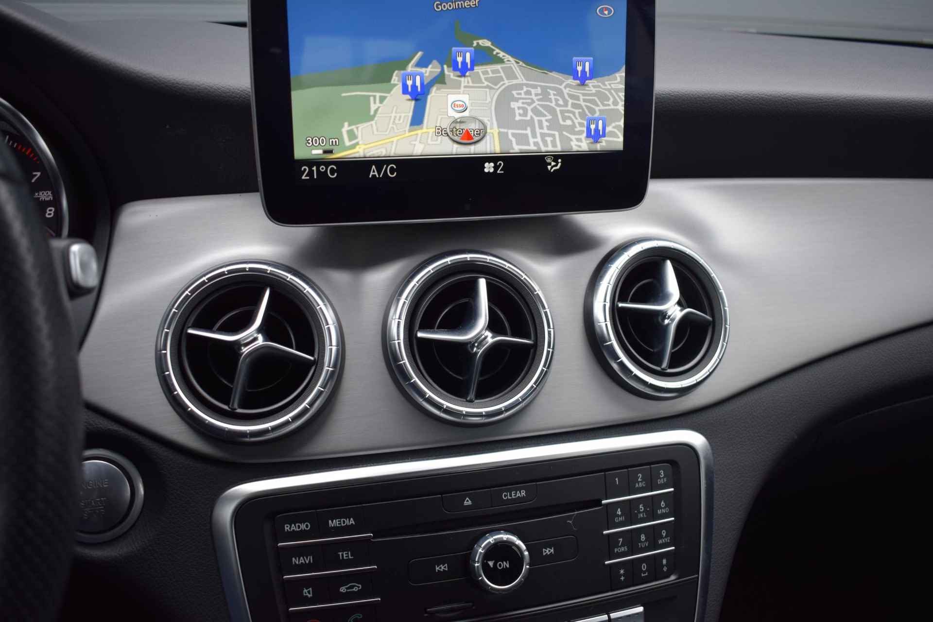 Mercedes-Benz CLA-klasse 180 AUT / AMG-Line / Clima / Camera / LED - 26/61