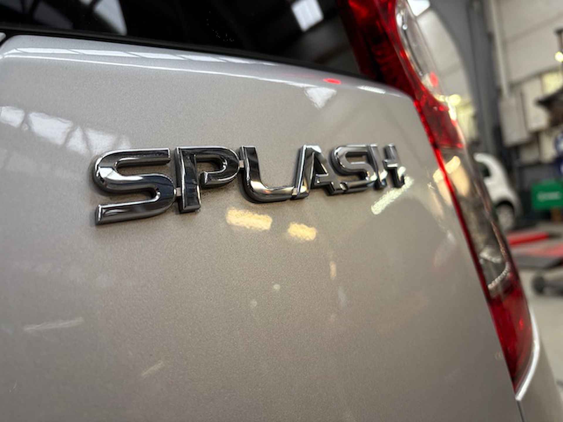 SUZUKI Splash 1.2 Comfort | Airco | Trekhaak | Lm velgen | Toerenteller | Telefoonsteun | NAP | Rijklaar prijs! - 10/20