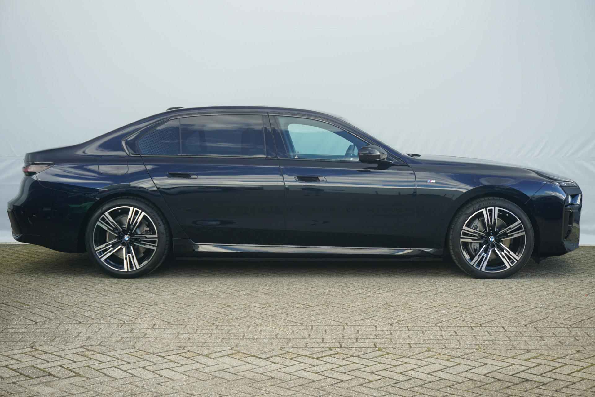 BMW i7 xDrive60 M Sport Individual Interieur / Skylounge / Active Steering / Connoisseur Pack - 4/60