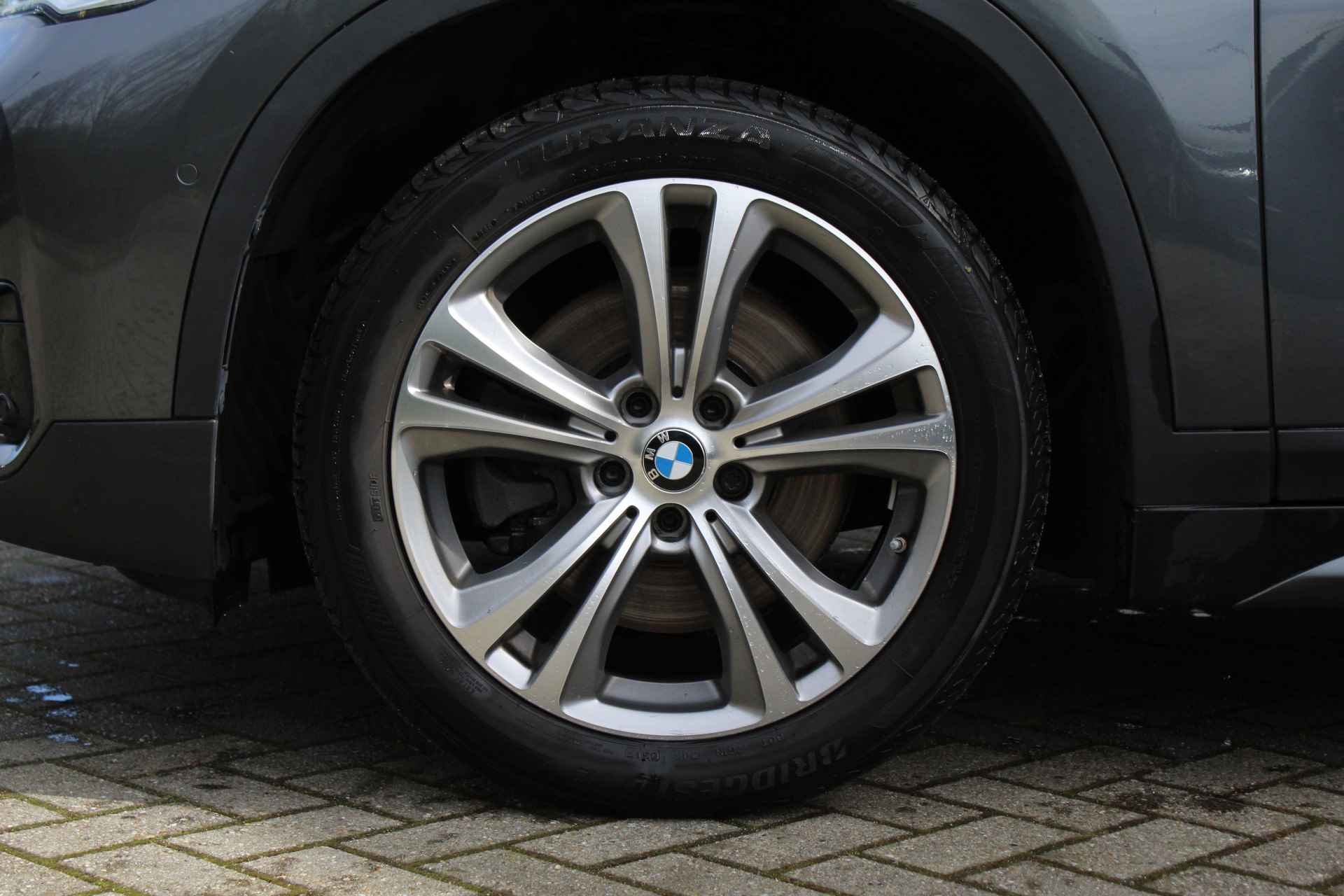 BMW X1 sDrive20i High Executive Sport Line Automaat / Trekhaak / Sportstoelen / LED / Head-Up / Park Assistant / Navigatie Plus / Stoelverwarming - 5/25