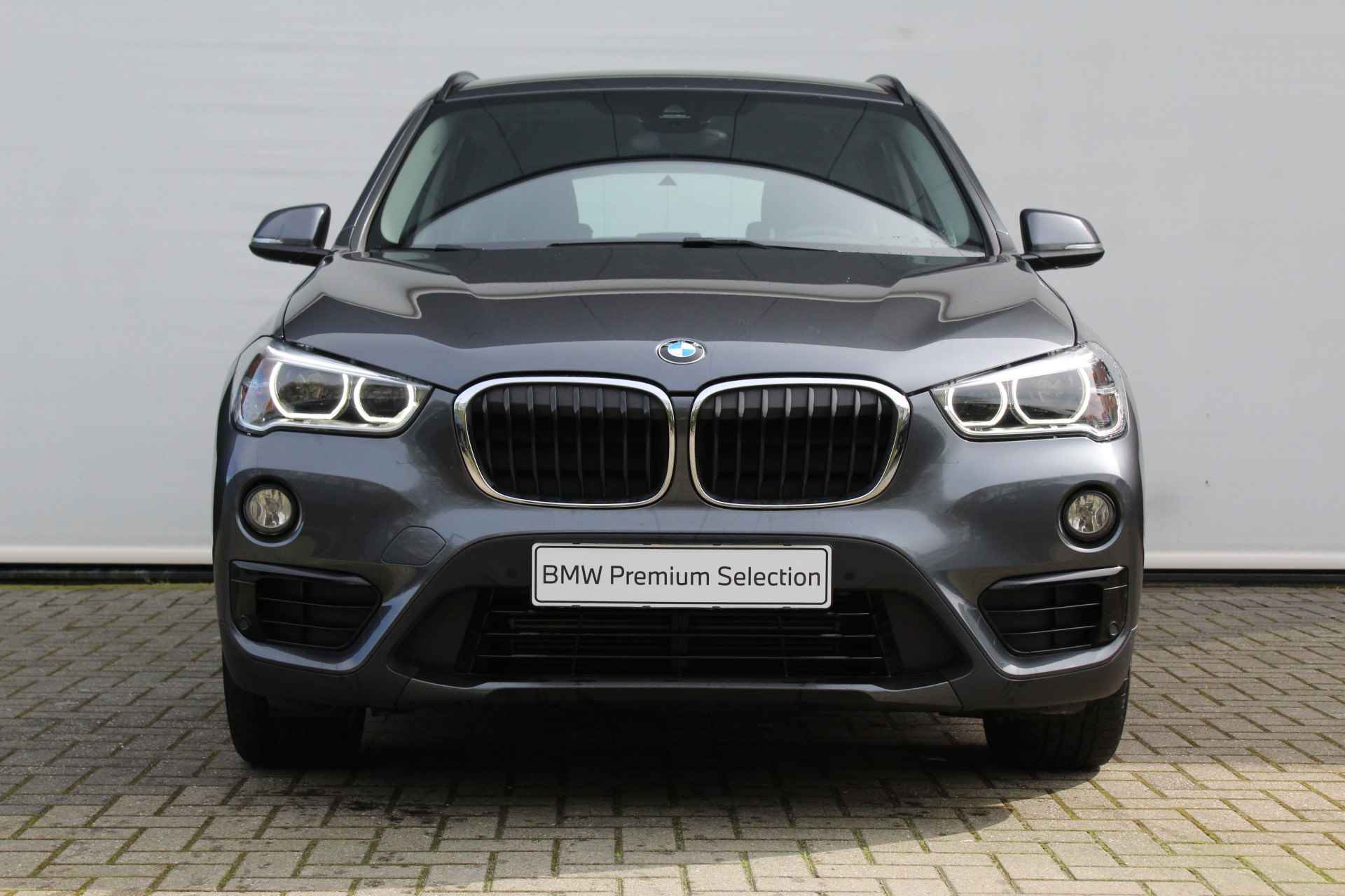 BMW X1 sDrive20i High Executive Sport Line Automaat / Trekhaak / Sportstoelen / LED / Head-Up / Park Assistant / Navigatie Plus / Stoelverwarming - 10/25