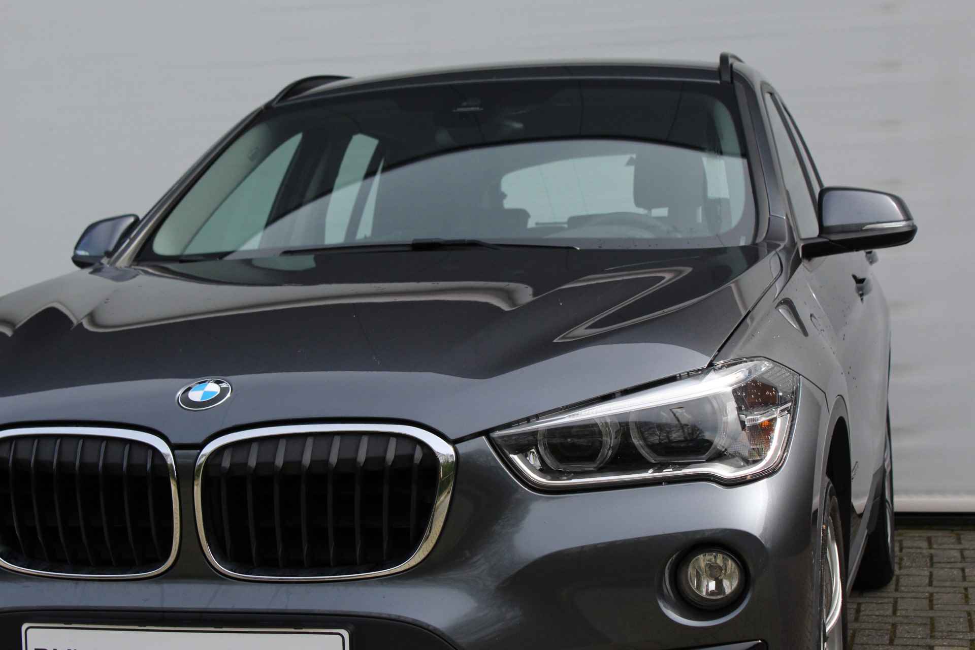BMW X1 sDrive20i High Executive Sport Line Automaat / Trekhaak / Sportstoelen / LED / Head-Up / Park Assistant / Navigatie Plus / Stoelverwarming - 11/25