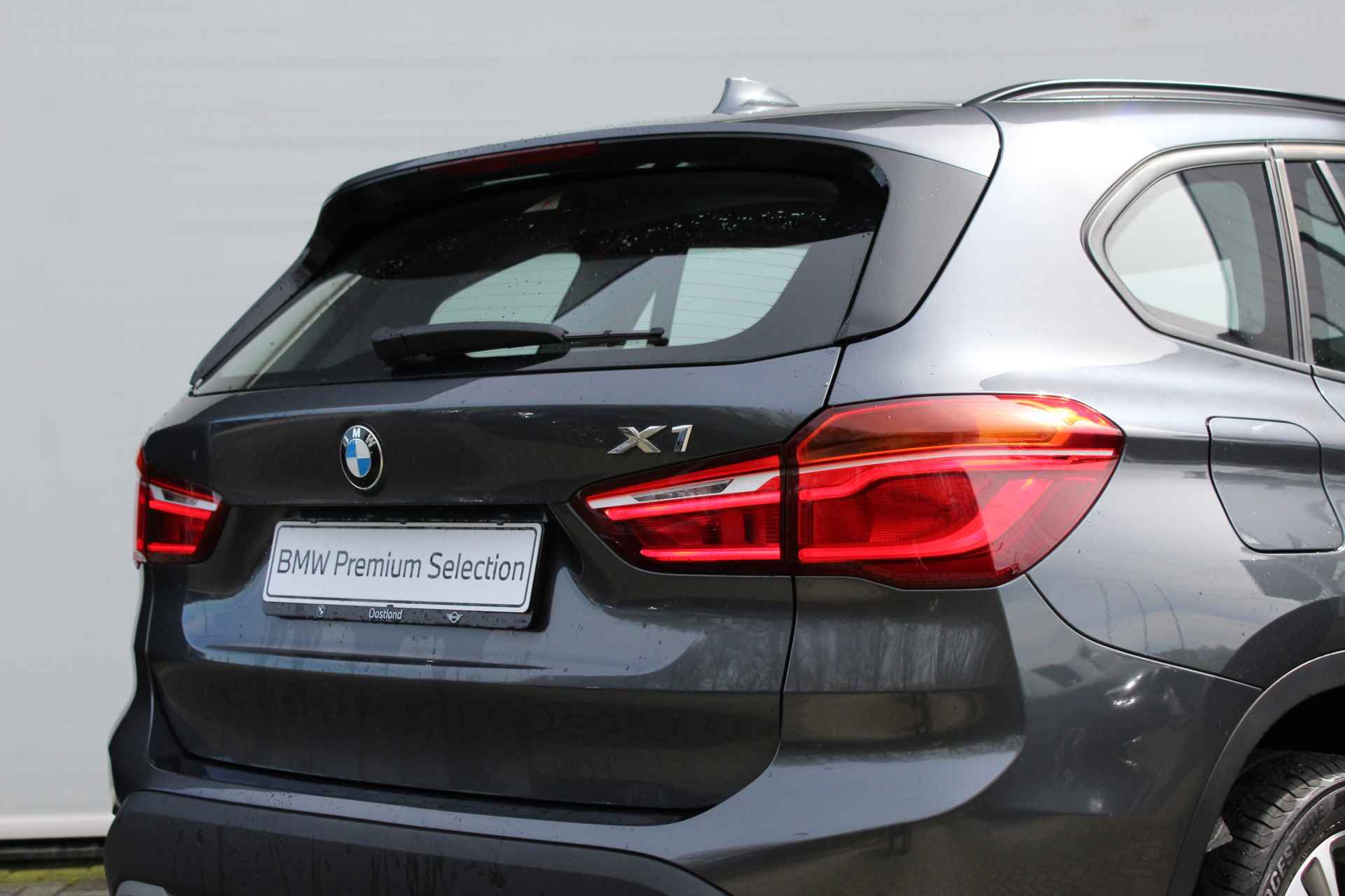 BMW X1 sDrive20i High Executive Sport Line Automaat / Trekhaak / Sportstoelen / LED / Head-Up / Park Assistant / Navigatie Plus / Stoelverwarming - 13/25