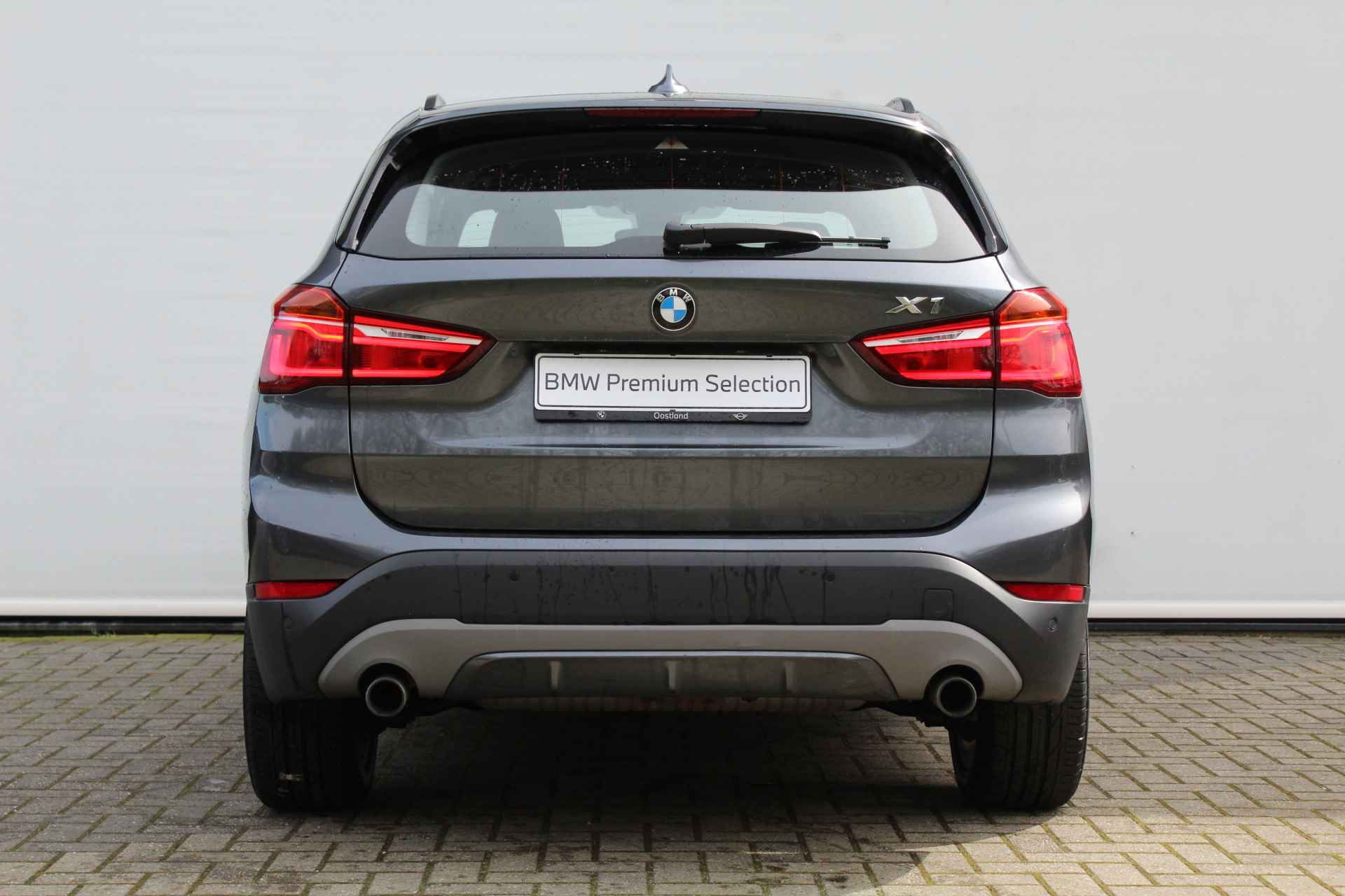 BMW X1 sDrive20i High Executive Sport Line Automaat / Trekhaak / Sportstoelen / LED / Head-Up / Park Assistant / Navigatie Plus / Stoelverwarming - 14/25