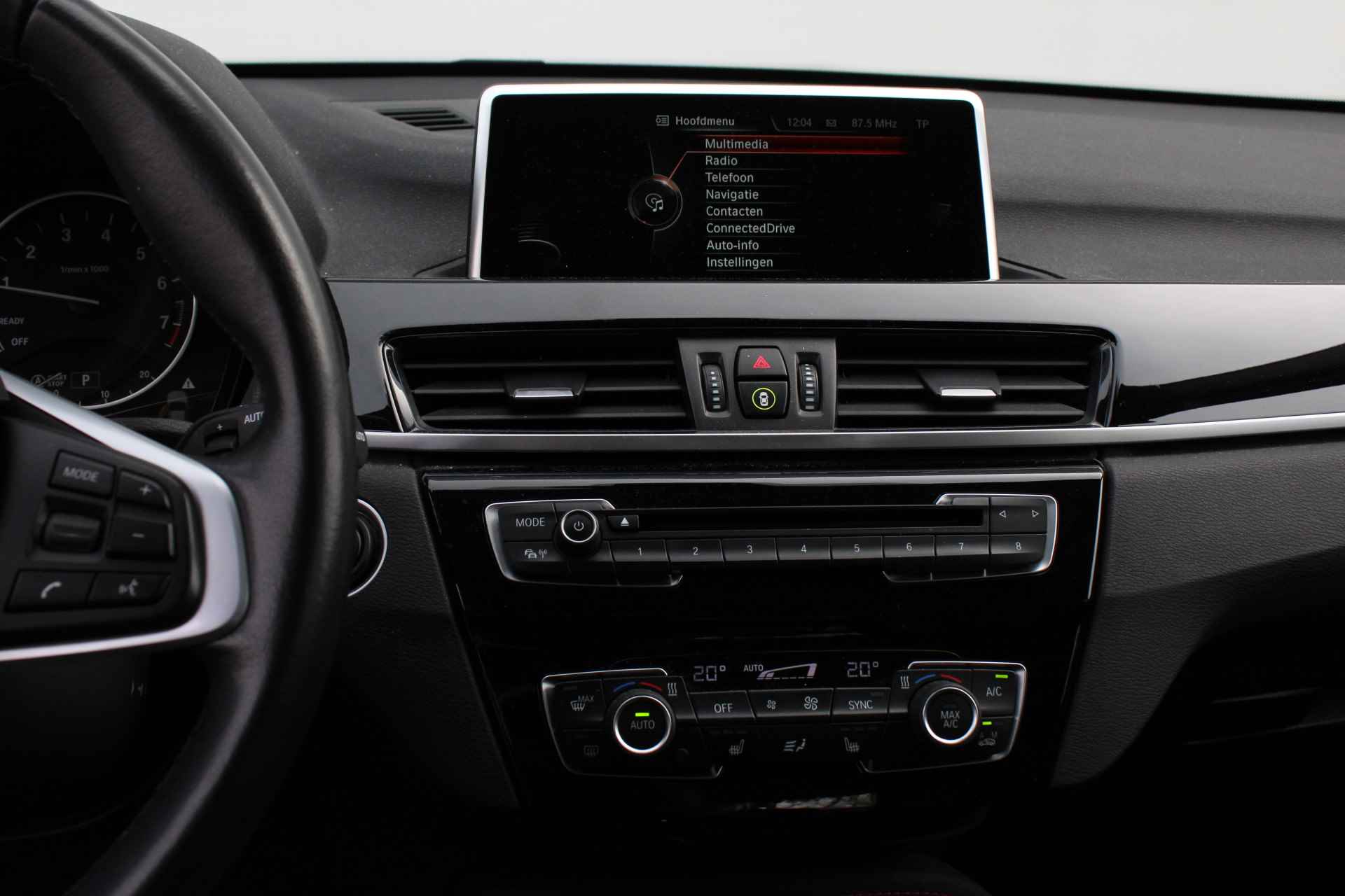 BMW X1 sDrive20i High Executive Sport Line Automaat / Trekhaak / Sportstoelen / LED / Head-Up / Park Assistant / Navigatie Plus / Stoelverwarming - 18/25