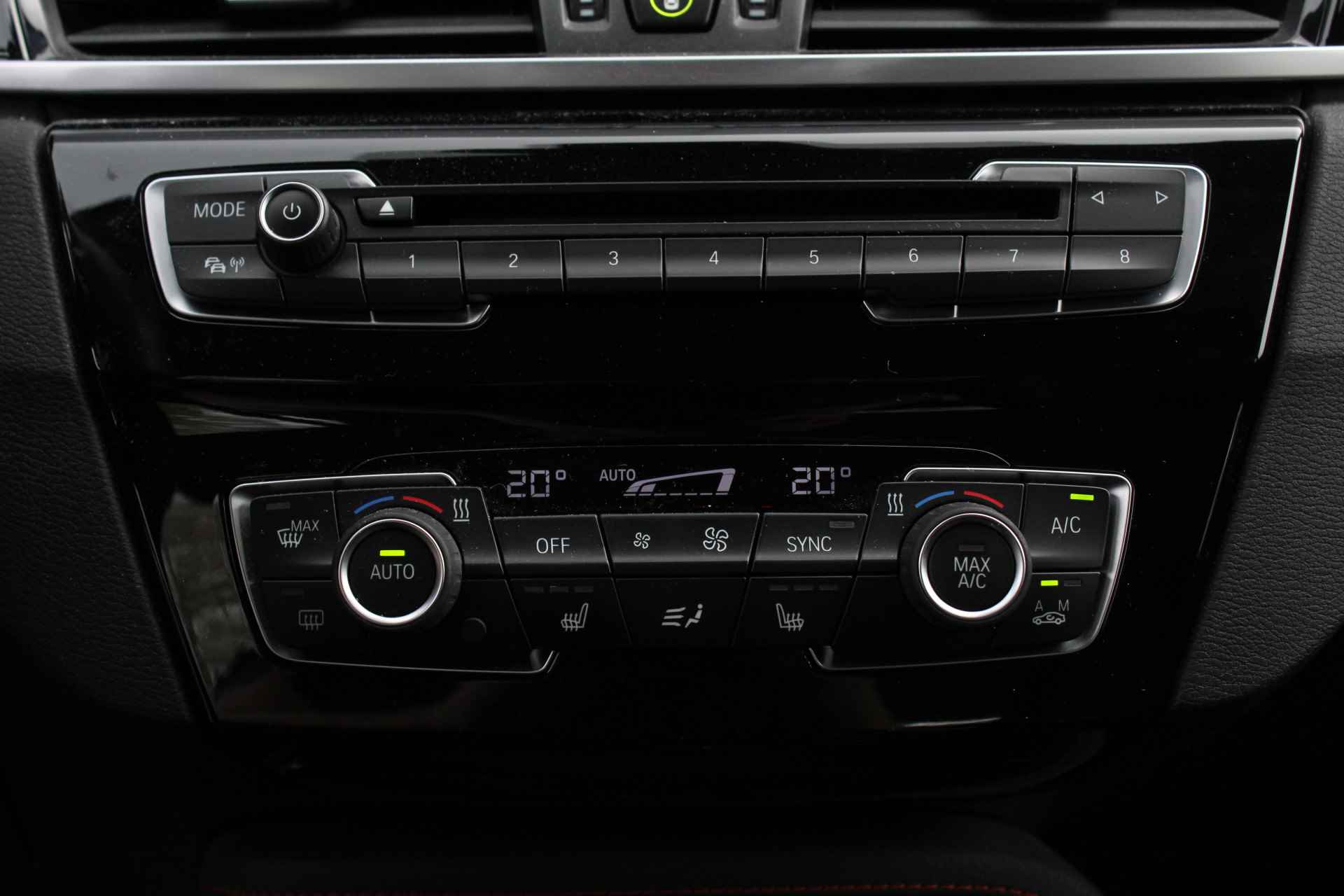 BMW X1 sDrive20i High Executive Sport Line Automaat / Trekhaak / Sportstoelen / LED / Head-Up / Park Assistant / Navigatie Plus / Stoelverwarming - 19/25