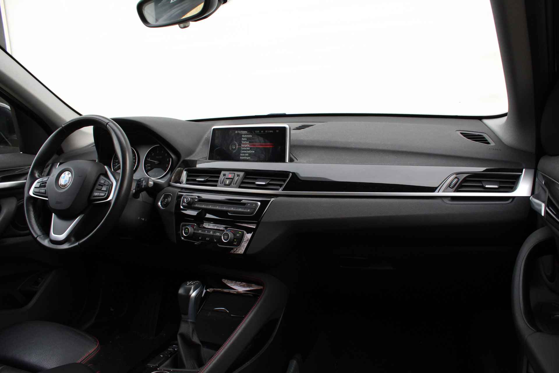 BMW X1 sDrive20i High Executive Sport Line Automaat / Trekhaak / Sportstoelen / LED / Head-Up / Park Assistant / Navigatie Plus / Stoelverwarming - 25/25