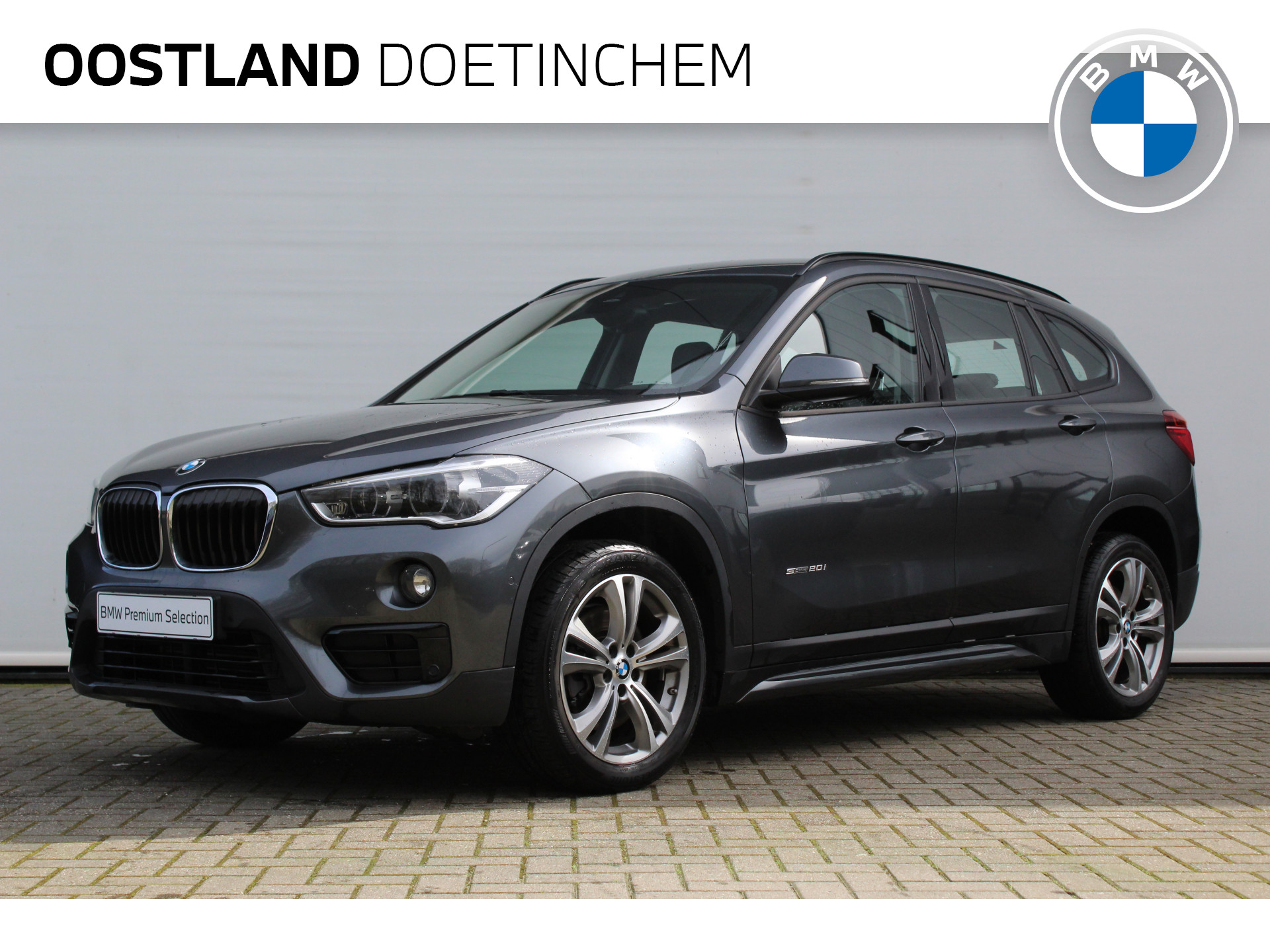BMW X1 sDrive20i High Executive Sport Line Automaat / Trekhaak / Sportstoelen / LED / Head-Up / Park Assistant / Navigatie Plus / Stoelverwarming bij viaBOVAG.nl