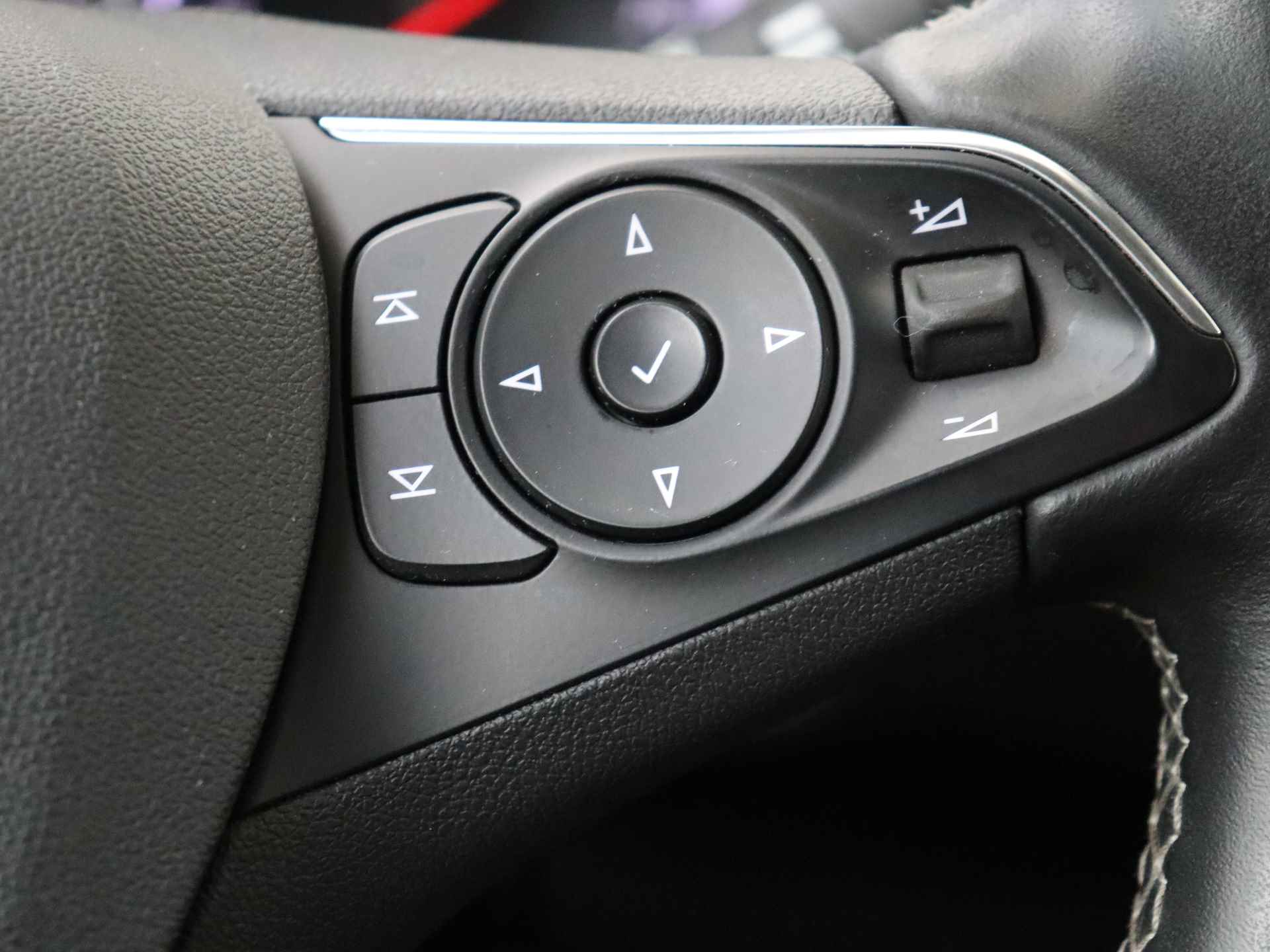 Opel Insignia Sports Tourer 1.5 Turbo Business Executive 165 pk Automaat | Navigatie | Climate Control - 23/33