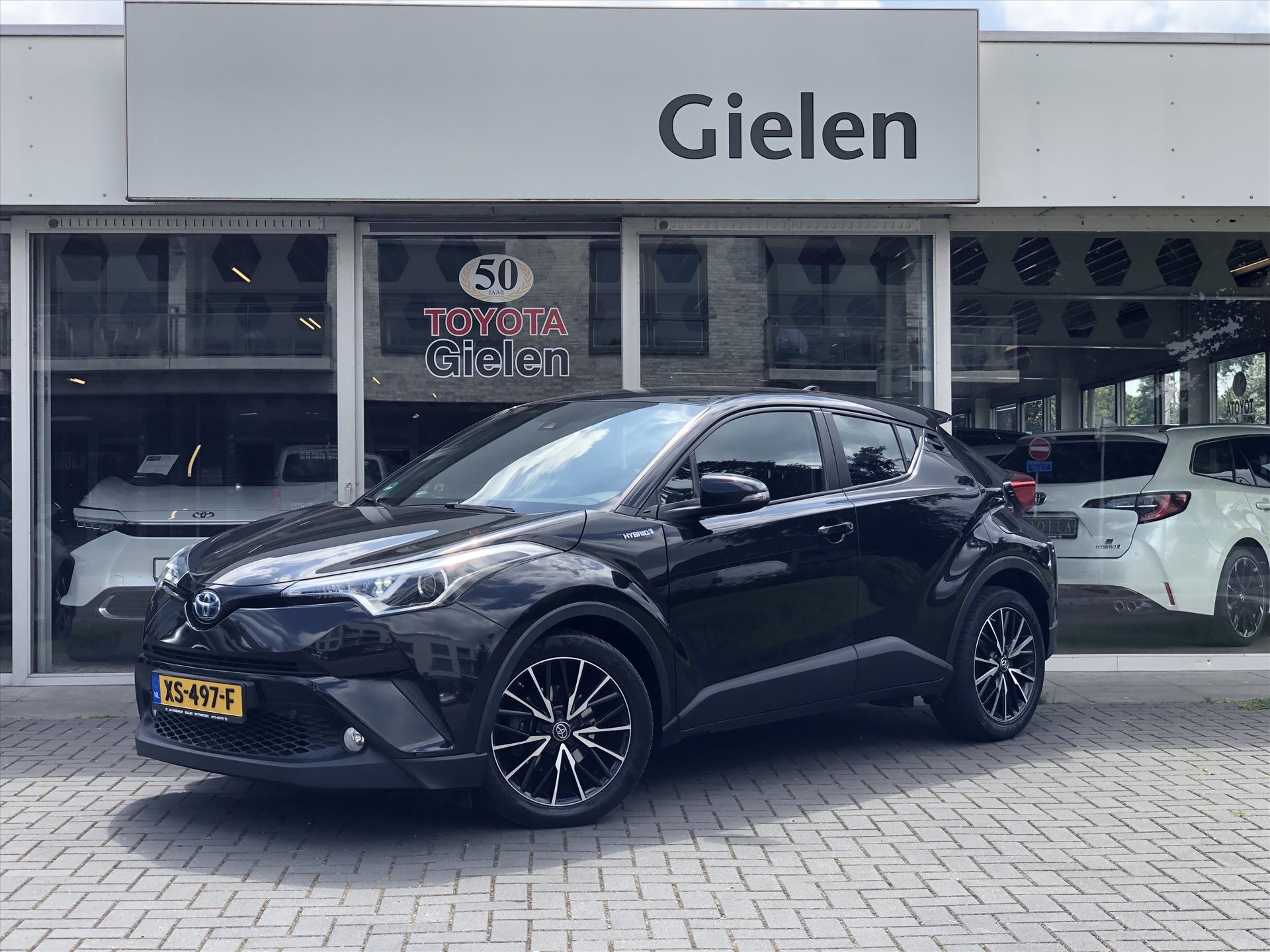 Toyota C-Hr 1.8 Hybrid Dynamic Plus | Dodehoekherkenning, 18 inch, Stoelverwarming, Navigatie, Top onderhouden!