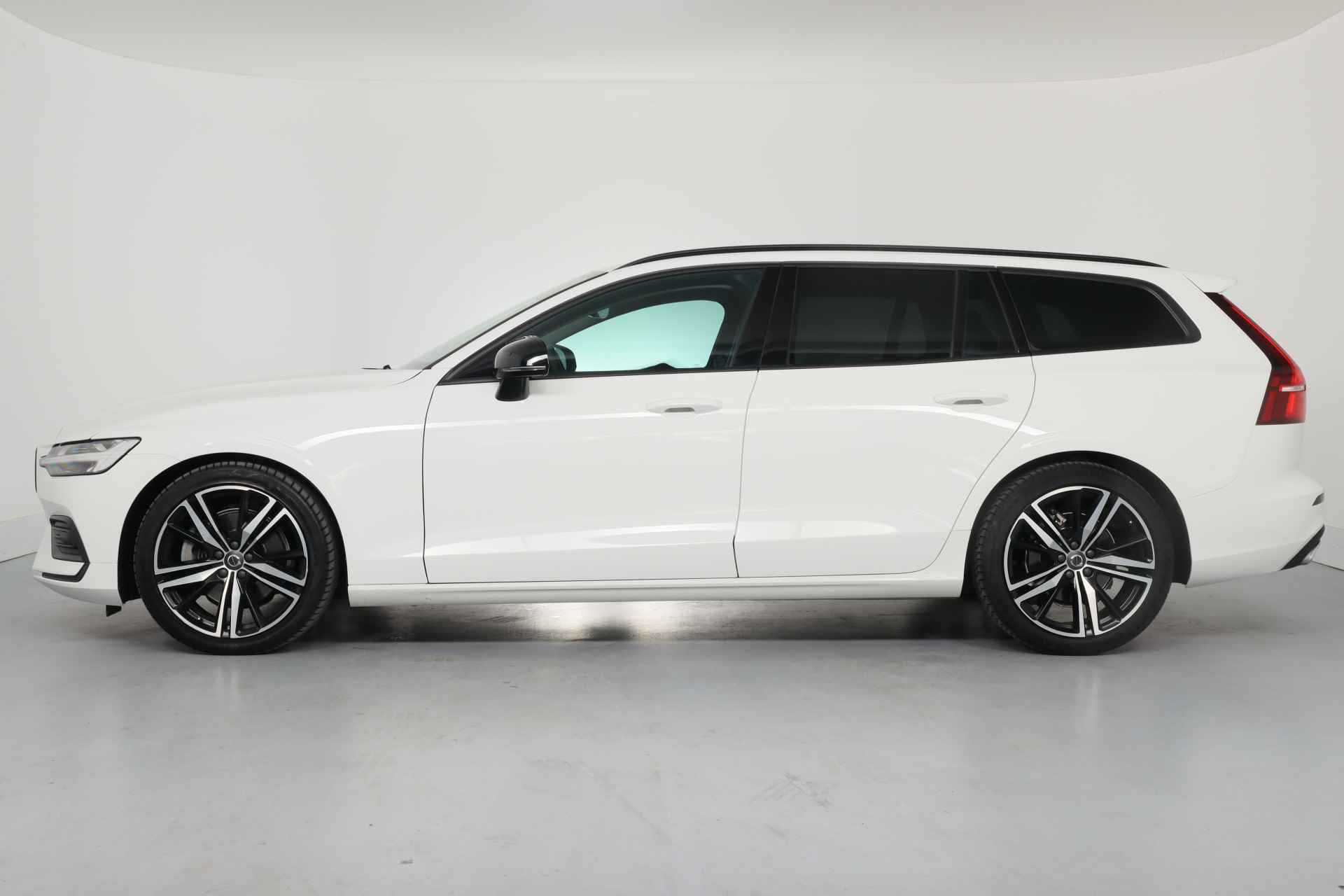 Volvo V60 2.0 B3 Momentum Advantage | Dealer Onderhouden! | LED | Camera | Climate Control | Keyless | BLIS | Parkeersensoren |Stoelverwar - 4/34