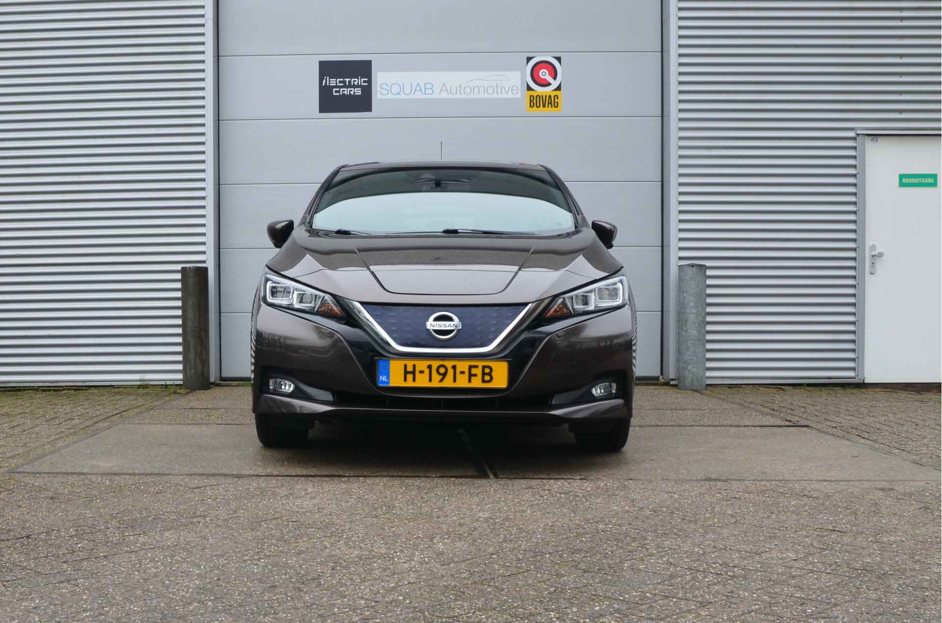 Nissan Leaf Tekna 40 kWh Alu velgen met nw Banden - 5/31