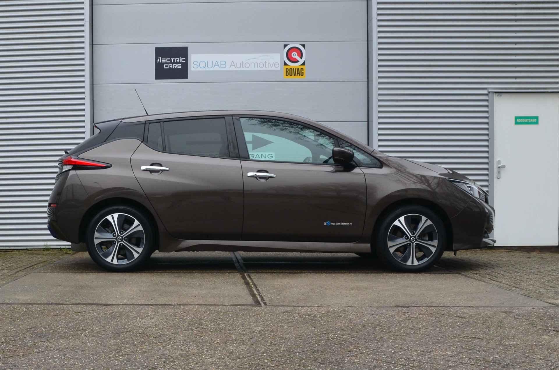 Nissan Leaf Tekna 40 kWh Alu velgen met nw Banden - 6/31