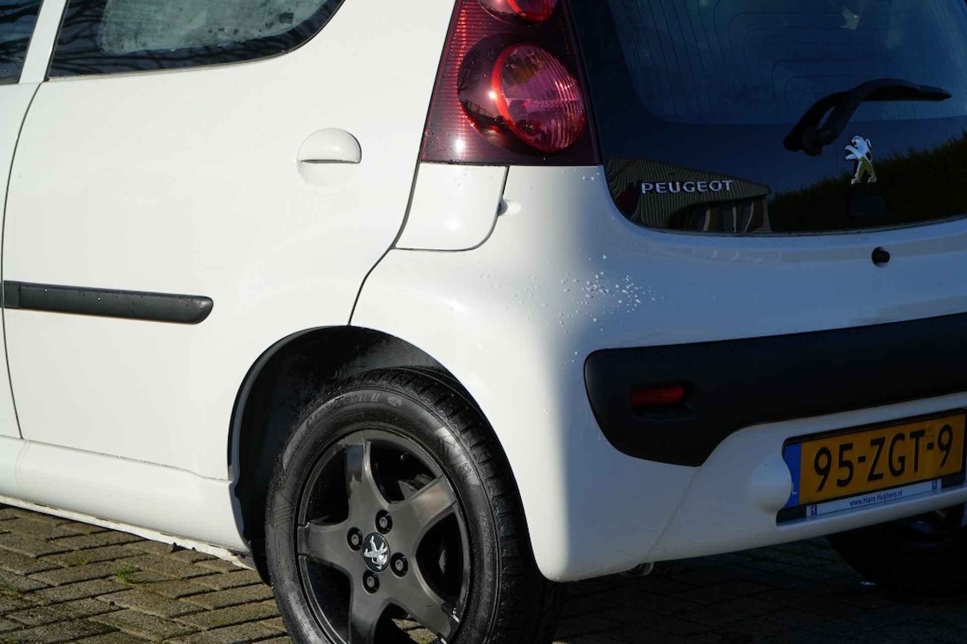 PEUGEOT 107 PREMIERE 1.0-68PK 5-DEURS - AIRCO - ELECTRISCHE RAMEN - SPOILER - 8/27