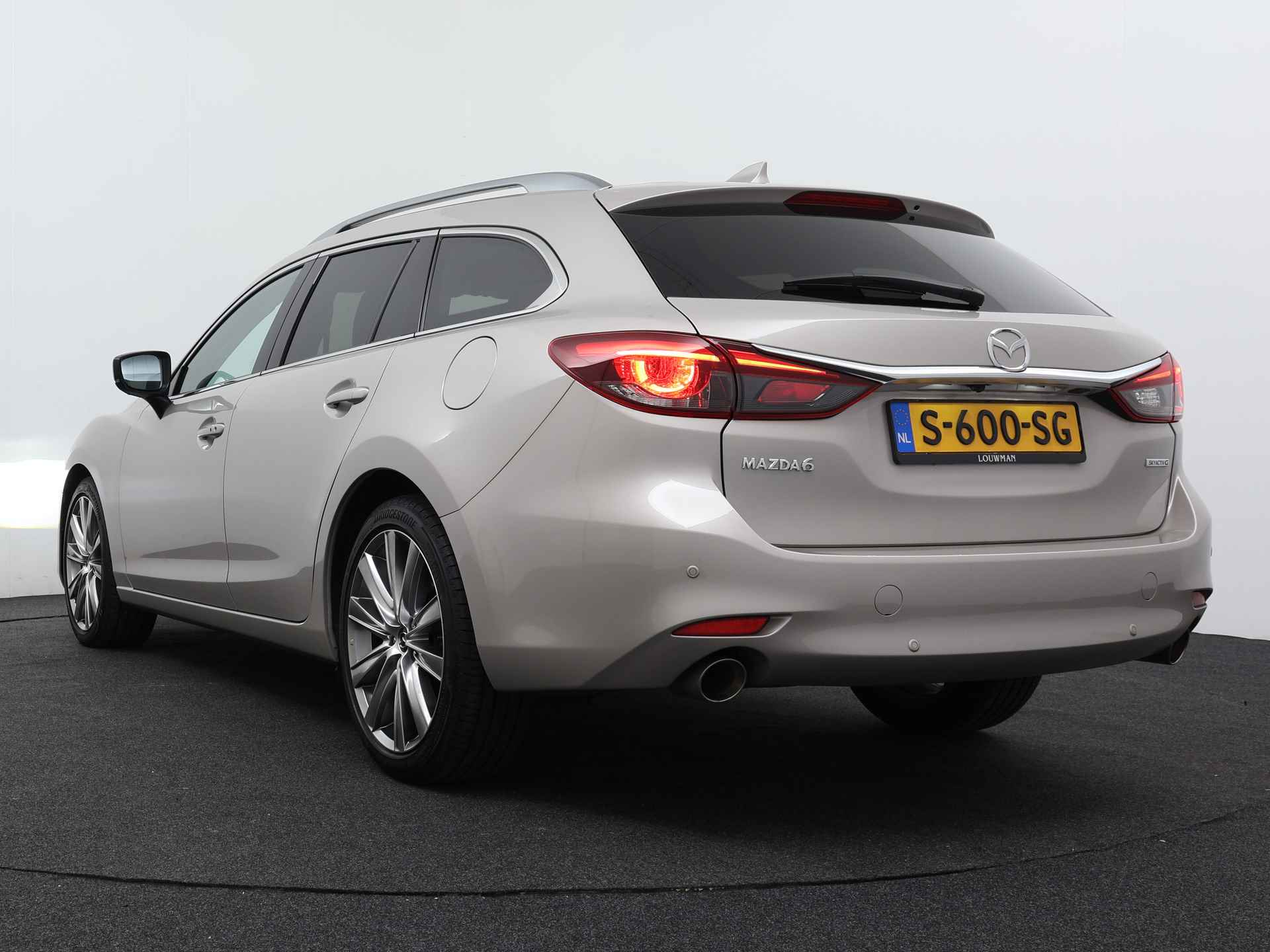 Mazda 6 Sportbreak 2.0 SkyActiv-G 165 Exclusive-Line | Stoelgeheugen | 360 Camera | Stuur-/Stoelverwarming | Stoelverkoeling | Navigatie | - 16/43