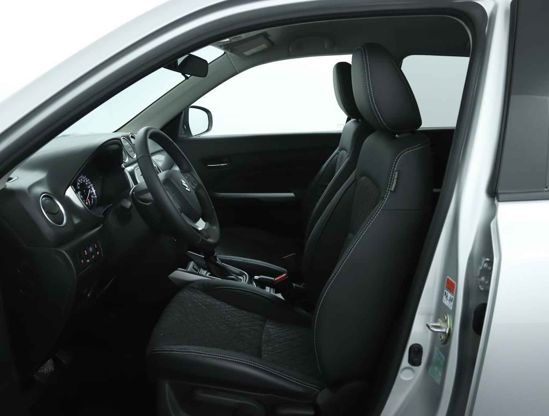 Suzuki Vitara 1.5 Hybrid Style AllGrip |Automaat | 4X4 | Climate control | Cruise contro adaptive | Navigatie | Stoelverwarming | Apple car play, Android auto | - 17/52