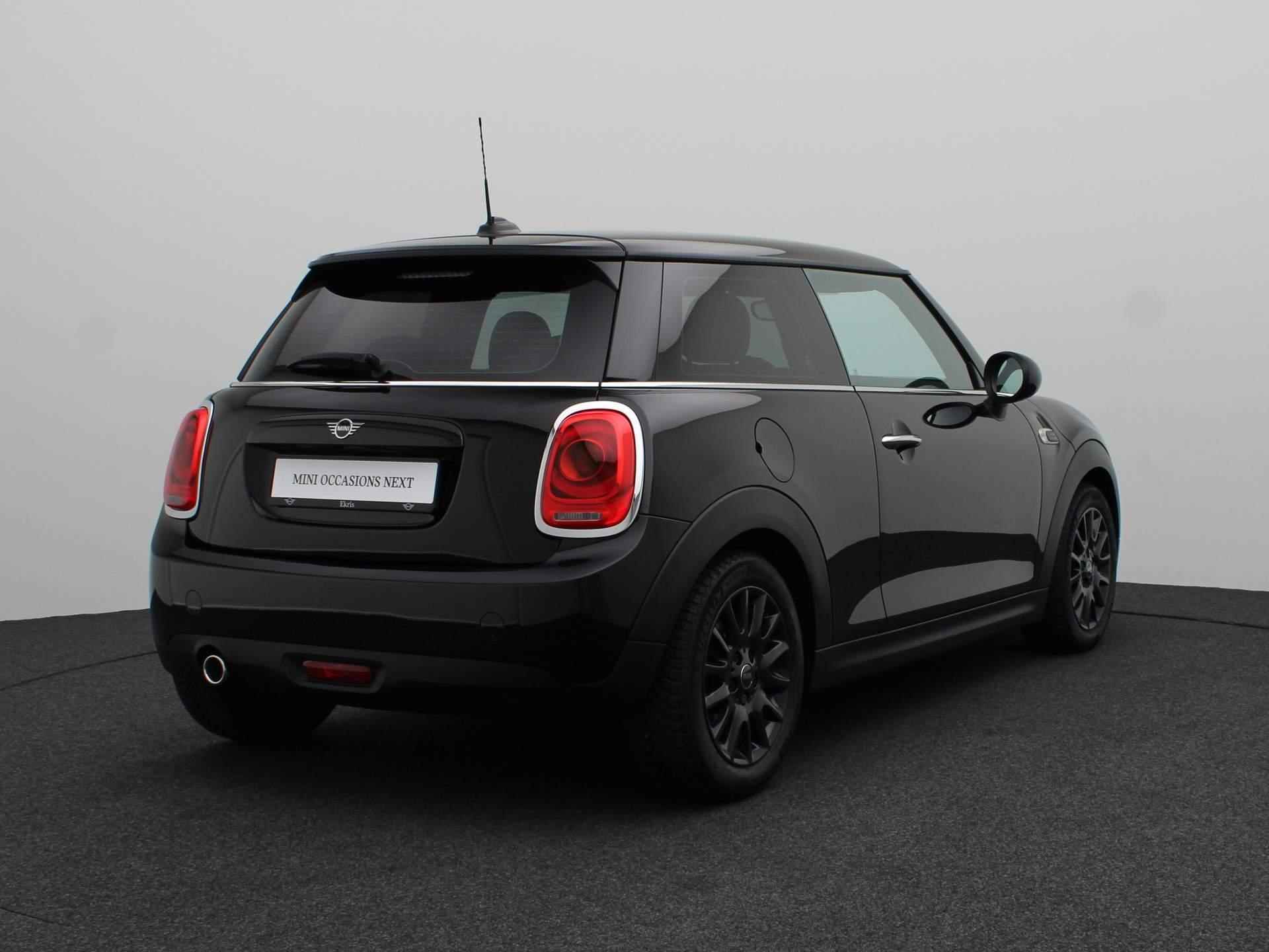 MINI 3-Deurs Cooper Business + Connected Navigation + Comfortstoelen + Airconditioning + 16'' - 2/22