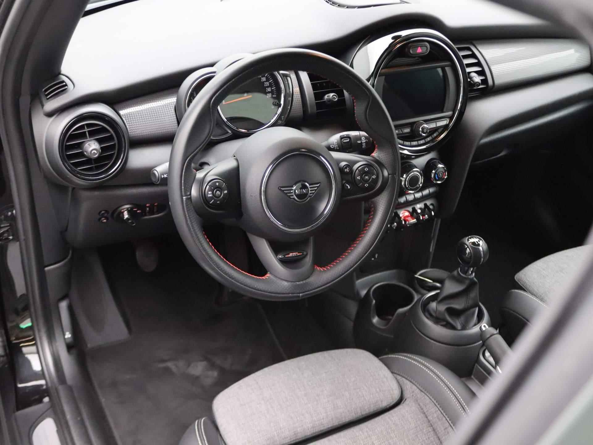 MINI 3-Deurs Cooper Business + Connected Navigation + Comfortstoelen + Airconditioning + 16'' - 9/22