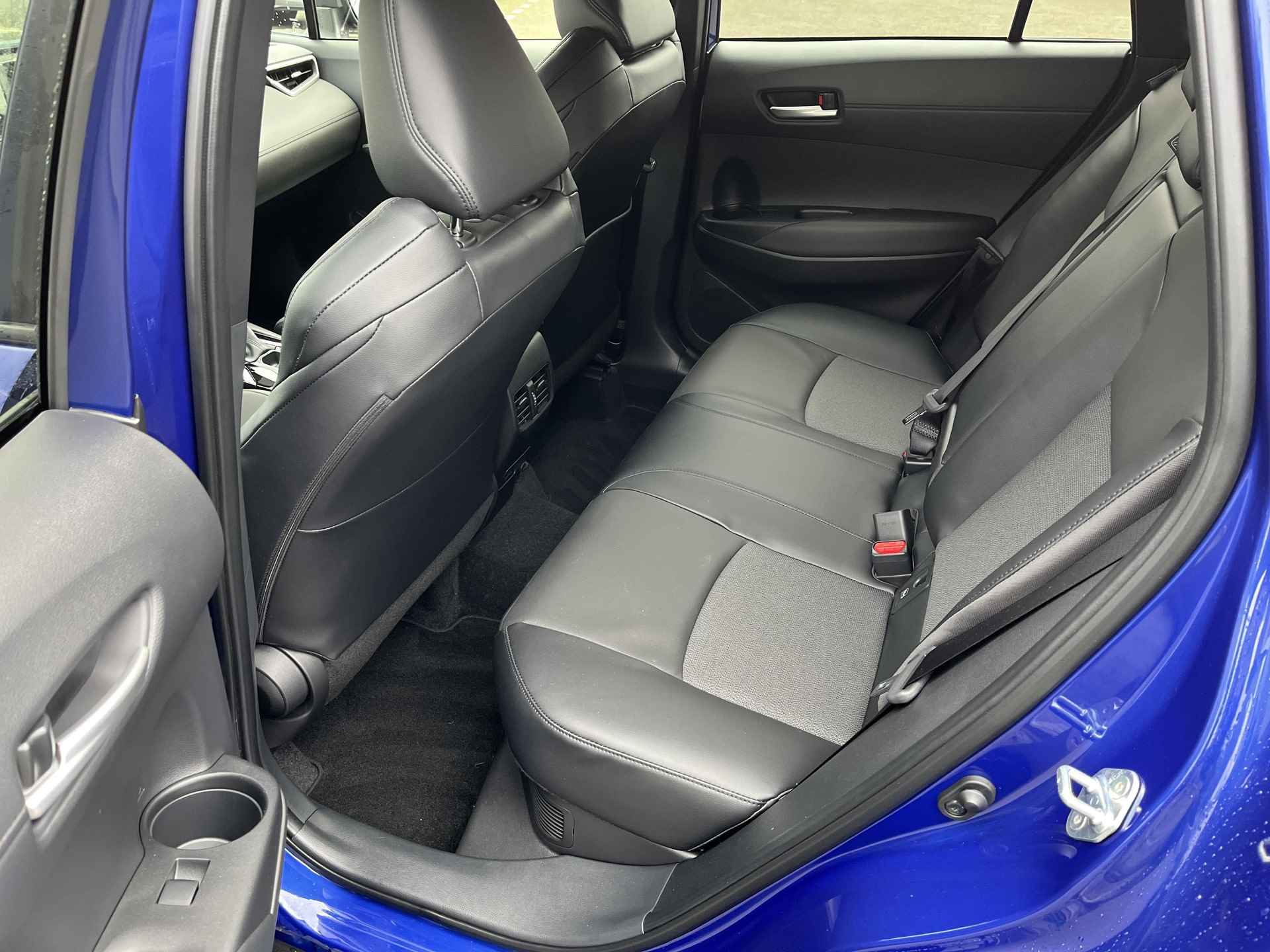 Toyota Corolla Cross 1.8 Hybrid Business Plus | Navigatie | Apple CarPlay/Android auto | Achteruitrijcamera | Elektrische achterklep - 15/32