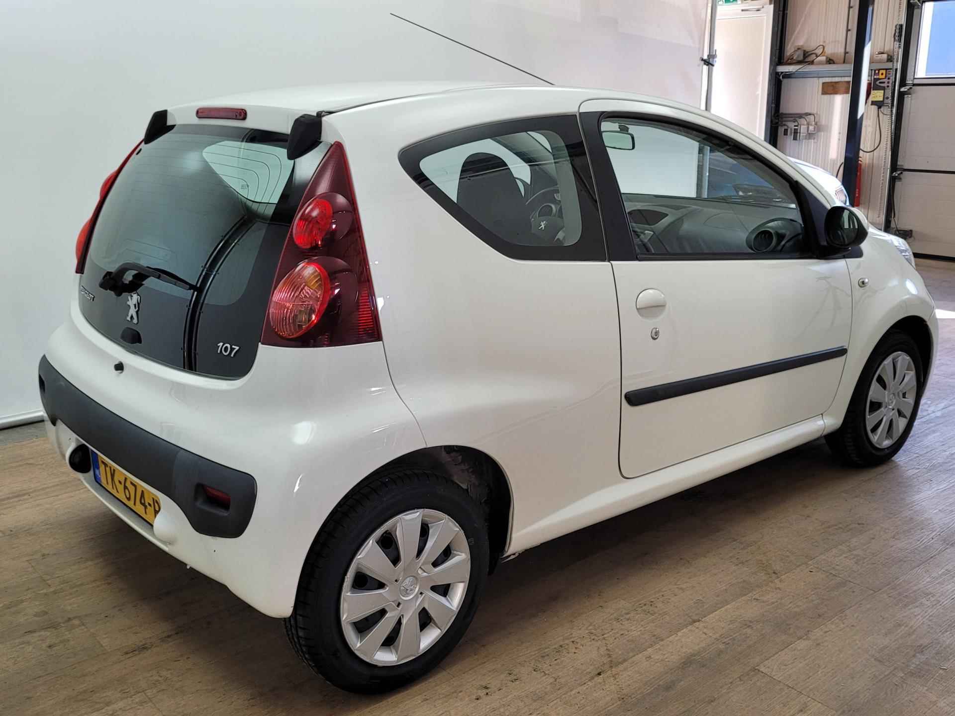 Peugeot 107 1.0 Access | Mistlampen | Accent uitv. | Boekjes | Leuke uitvoering | NL auto | Goede banden rondom - 4/26