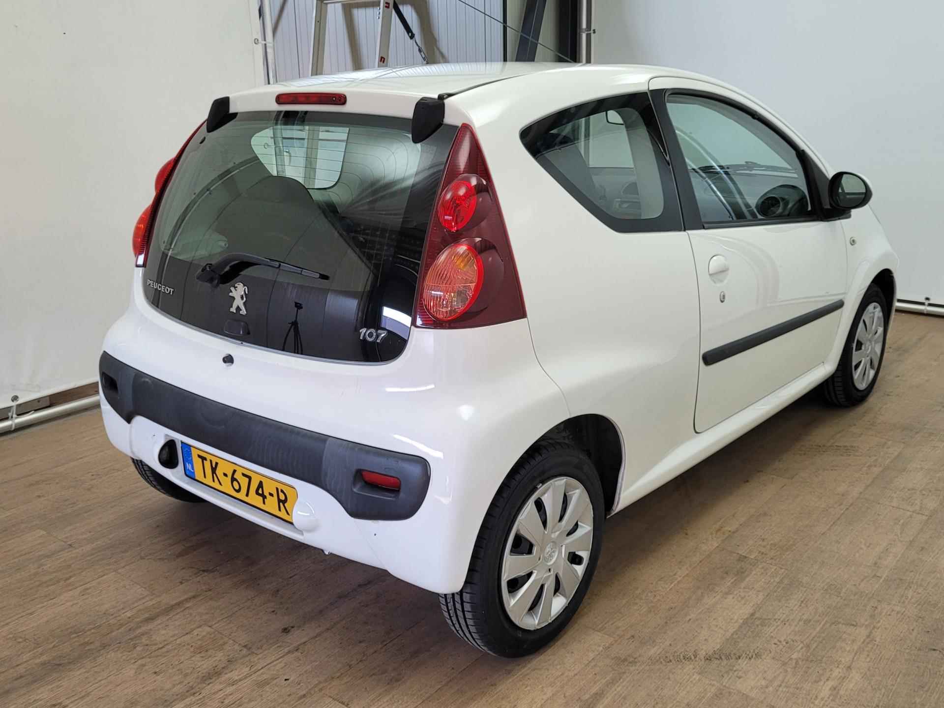 Peugeot 107 1.0 Access | Mistlampen | Accent uitv. | Boekjes | Leuke uitvoering | NL auto | Goede banden rondom - 25/26