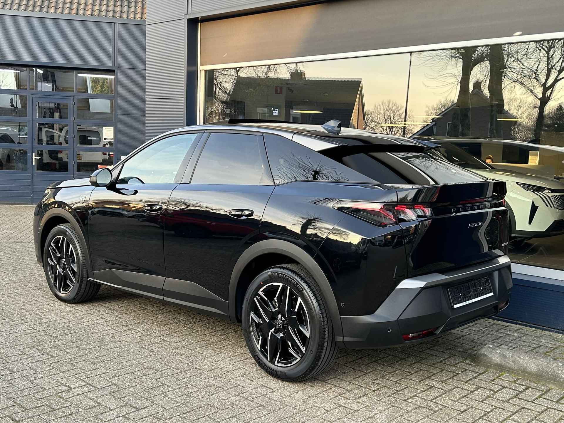 Peugeot 3008 1.2 Hybrid 136 GT | Nieuwprijs € 54.000,- | Focal Audio | Panoramisch schuif-Kanteldak | Pack Vision | Pack Drive Assist | Full-Led Koplampen | Electrisch Bedienbare Achterklep | Alcantara Bekleding | - 3/55