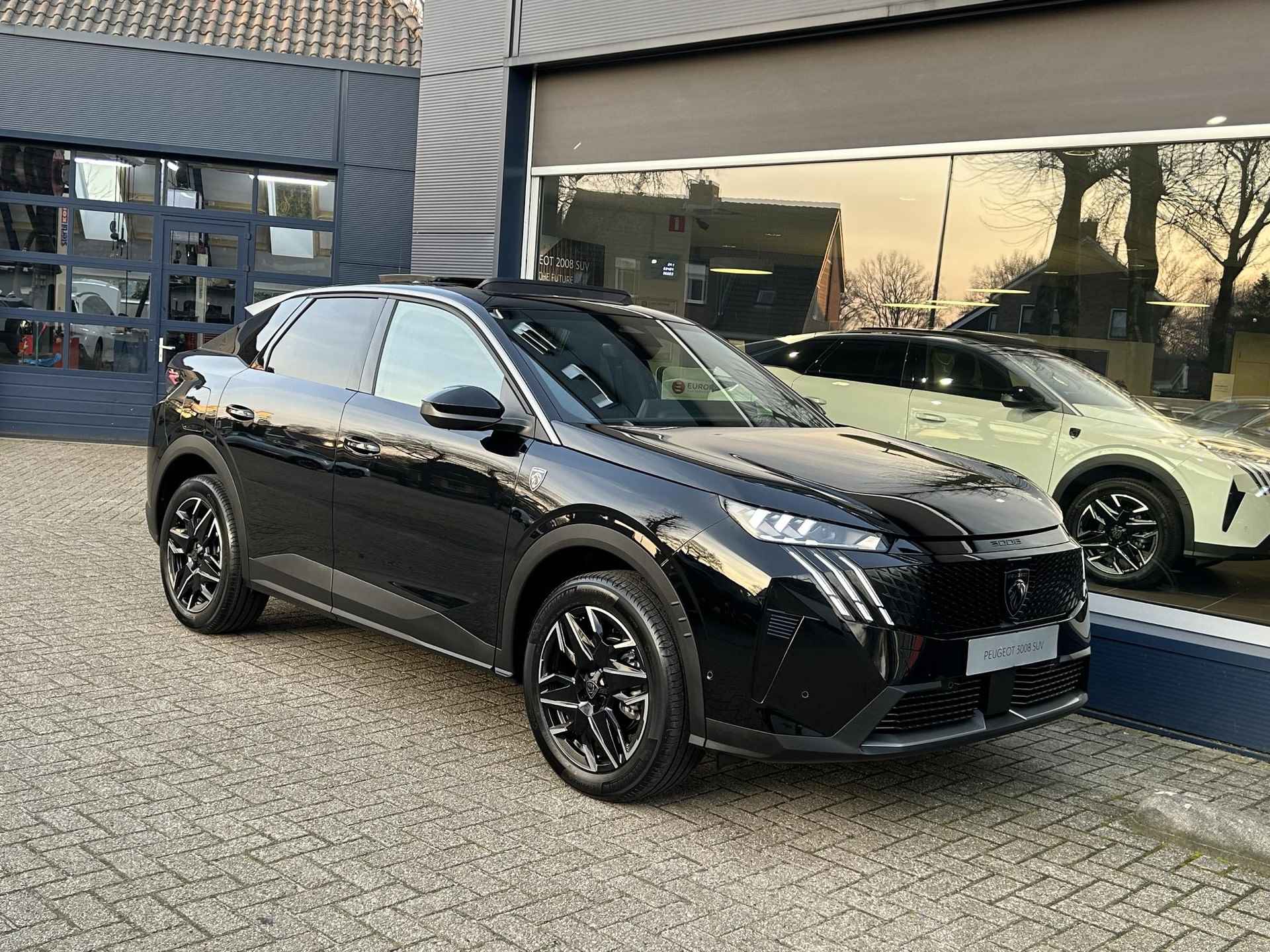 Peugeot 3008 1.2 Hybrid 136 GT | Nieuwprijs € 54.000,- | Focal Audio | Panoramisch schuif-Kanteldak | Pack Vision | Pack Drive Assist | Full-Led Koplampen | Electrisch Bedienbare Achterklep | Alcantara Bekleding | - 4/55