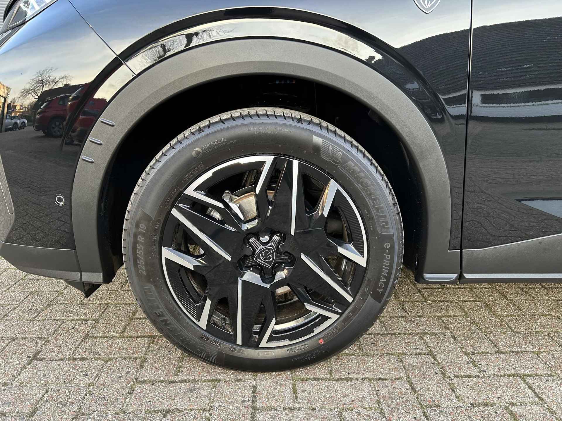 Peugeot 3008 1.2 Hybrid 136 GT | Nieuwprijs € 54.000,- | Focal Audio | Panoramisch schuif-Kanteldak | Pack Vision | Pack Drive Assist | Full-Led Koplampen | Electrisch Bedienbare Achterklep | Alcantara Bekleding | - 11/55