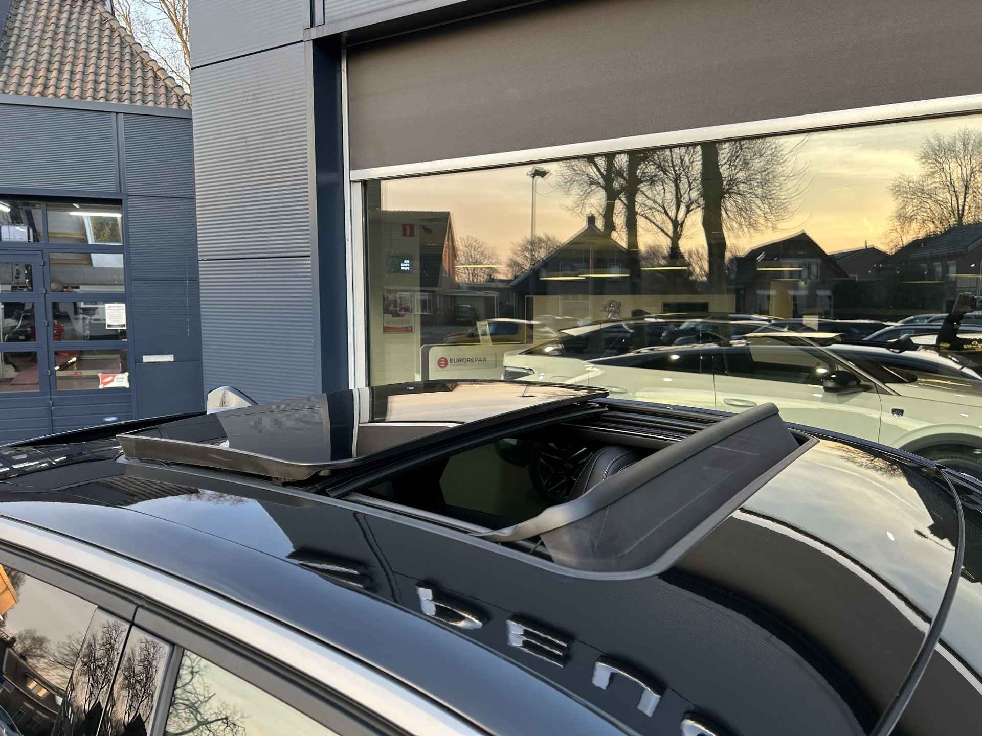 Peugeot 3008 1.2 Hybrid 136 GT | Nieuwprijs € 54.000,- | Focal Audio | Panoramisch schuif-Kanteldak | Pack Vision | Pack Drive Assist | Full-Led Koplampen | Electrisch Bedienbare Achterklep | Alcantara Bekleding | - 18/55