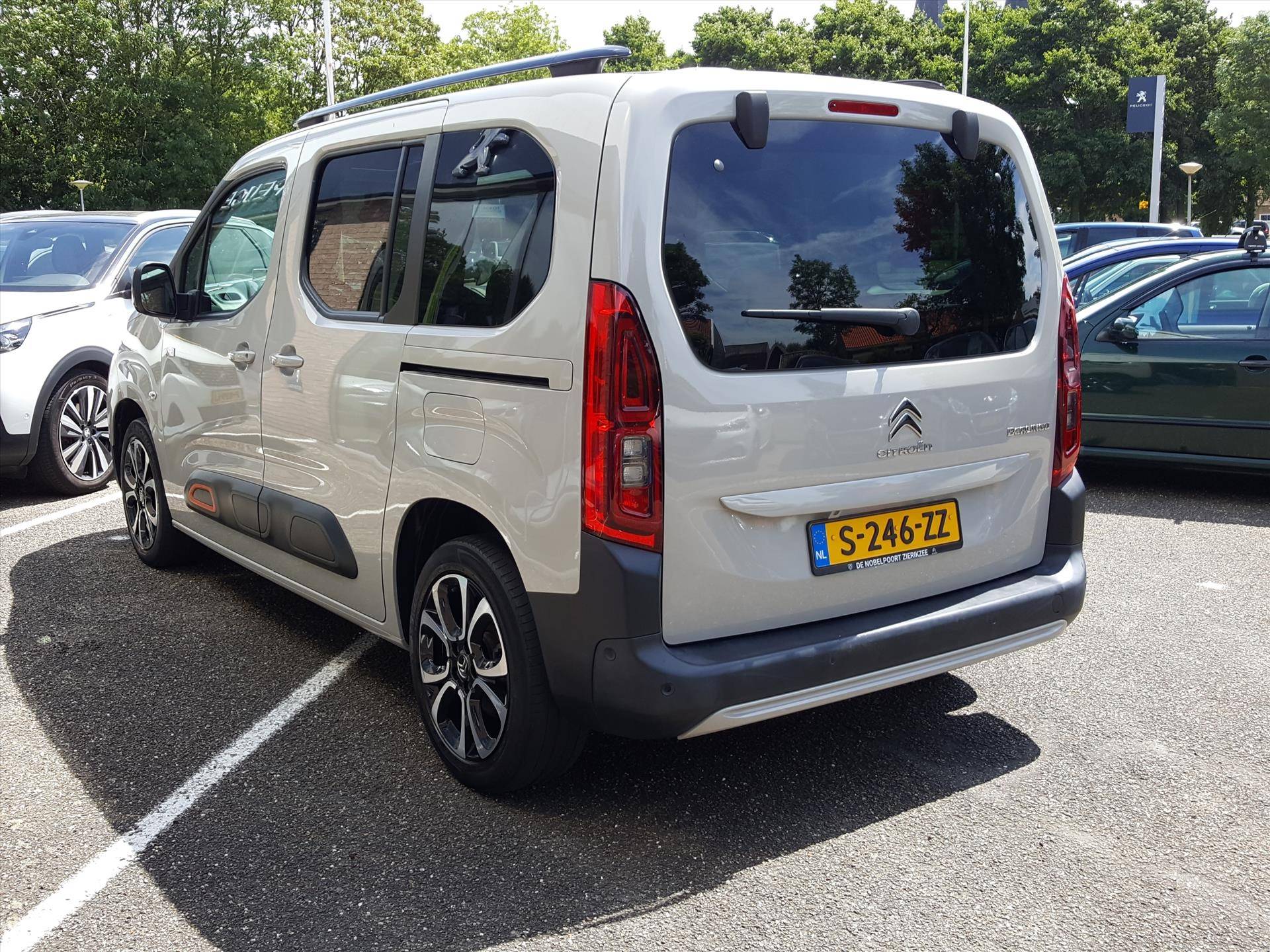 CITROEN Berlingo 1.2 PureTech 110pk S&S Shine XTR Navigatie | Cruise & Climate conrol | KEYLESS | Achteruitrijcamera | Parkeersensoren | Panoramadak | Bluetooth | LMV - 5/63