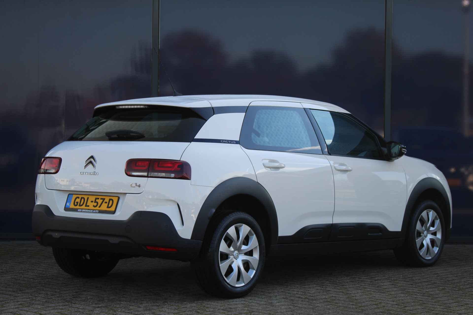 Citroën C4 Cactus 1.2 110PK Platinum | St.verwarming | Nav | Climate & Cruise C. | Carplay | PDC | Bluetooth | Clima | Cruis Clima | Cruise | Led dagrij | Touchscreen | - 2/38