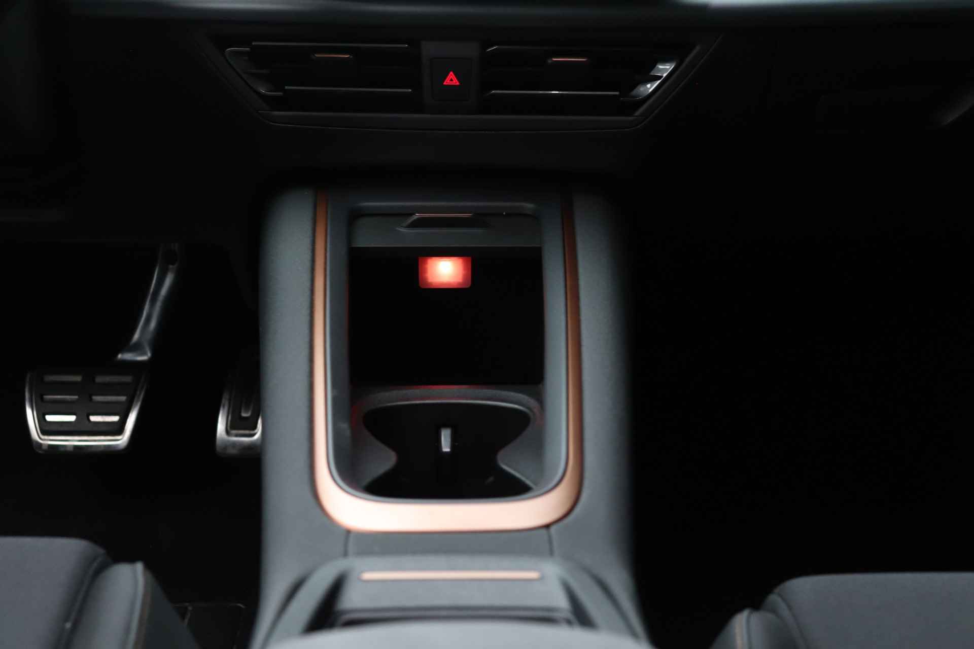 CUPRA Born Essential 62 kWh 204pk | Stuur- & Stoelverwarming | LED | Apple Carplay / Android Auto | Parkeersensoren | Warmtepomp | Fabrieksgarantie t/m 30-3-2026 of 90.000km - 17/34