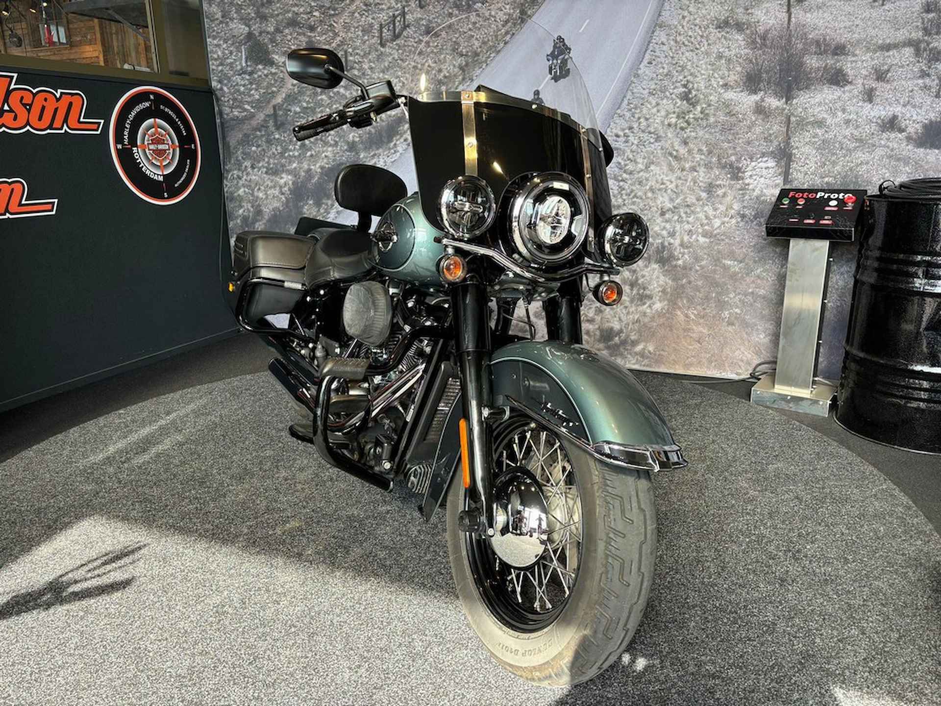 Harley-Davidson FLHCS HERITAGE CLASSIC 114 - 2/8