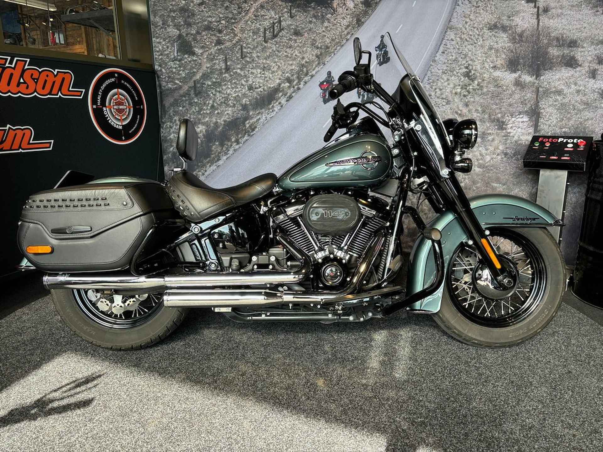 Harley-Davidson FLHCS HERITAGE CLASSIC 114 - 3/8