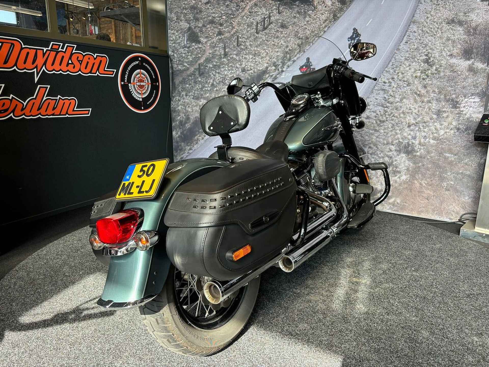 Harley-Davidson FLHCS HERITAGE CLASSIC 114 - 4/8