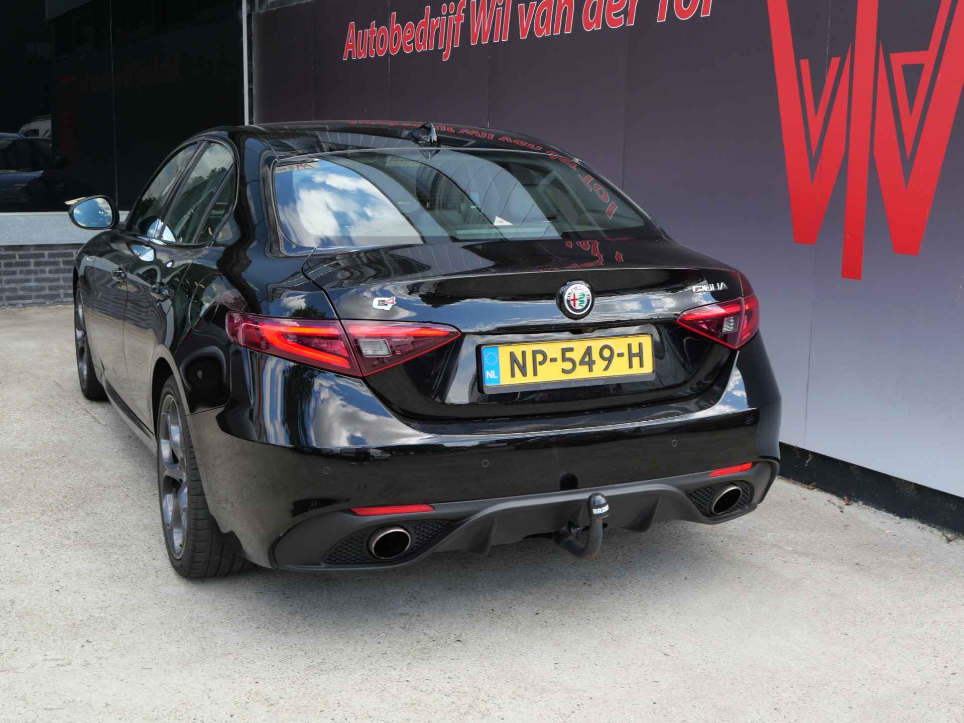 Alfa Romeo Giulia 2.0T AWD VELOCE | 280 PK | KEYLESS | TREKHAAK | CAMERA | ALL-IN!! - 7/22